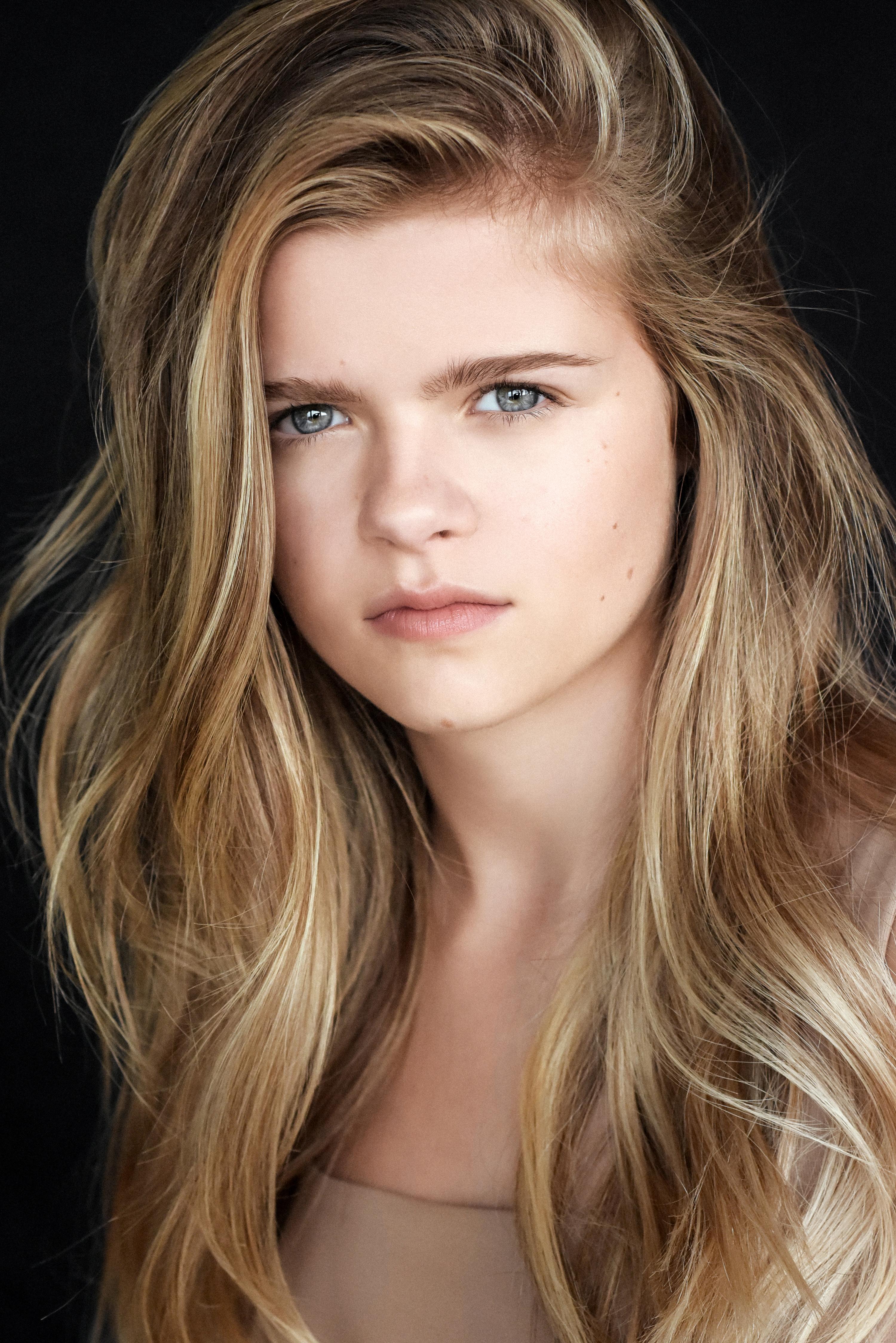 actor Lauren McNamara large photo