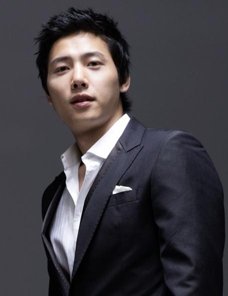 actor Sang-woo Lee large photo
