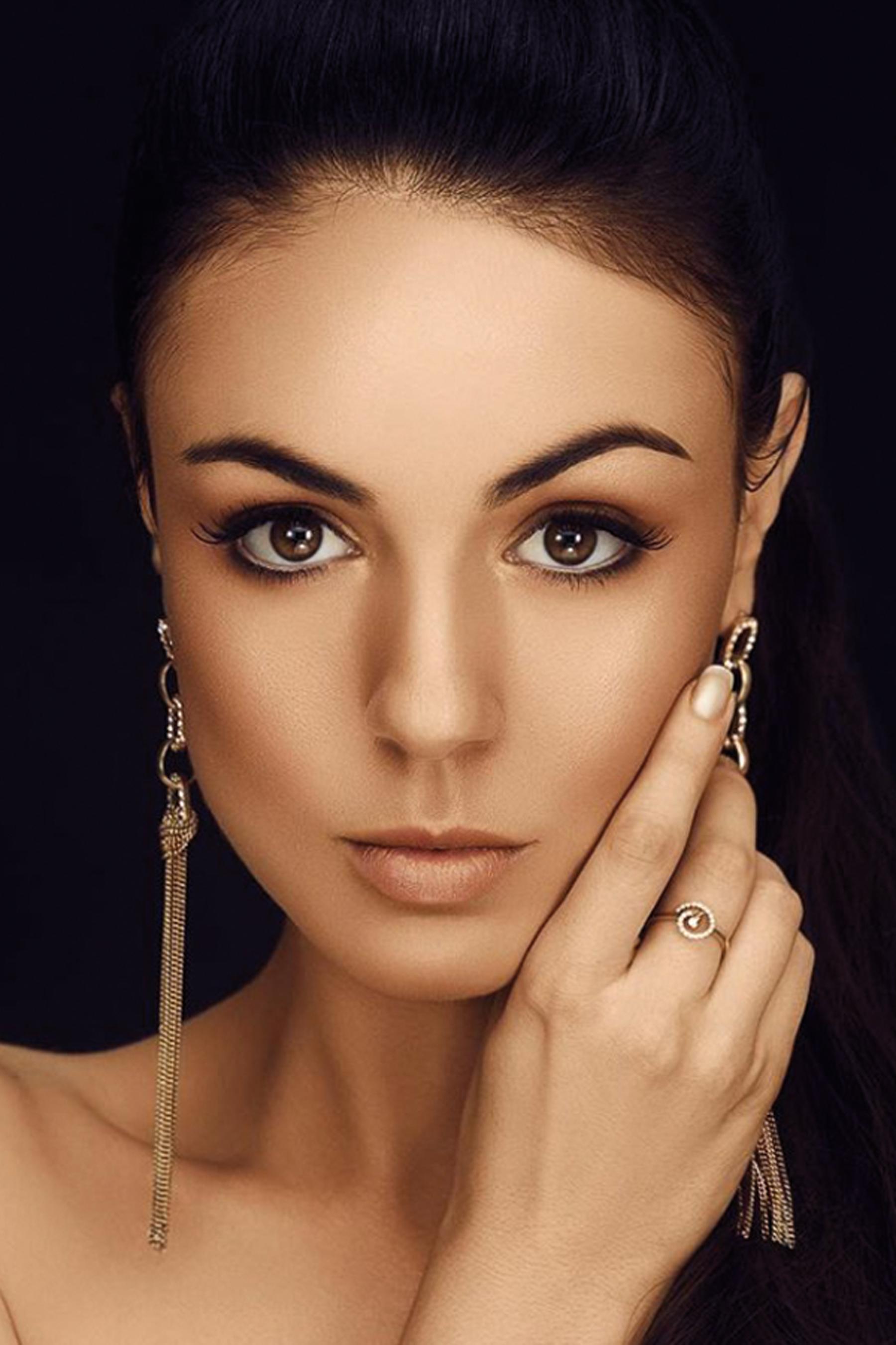 actor Yasemin Delikan large photo