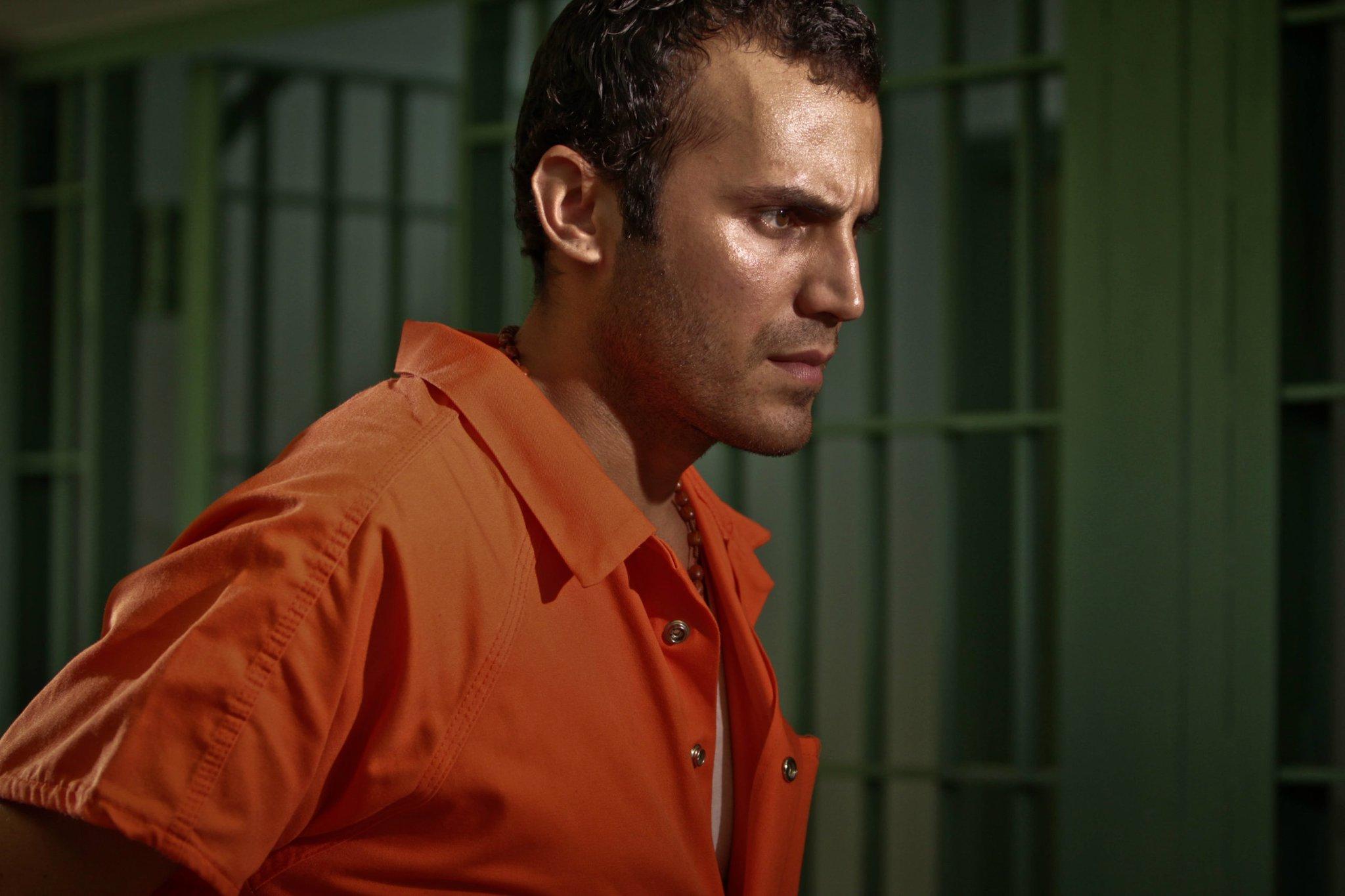 actor Leonardo Castro large photo