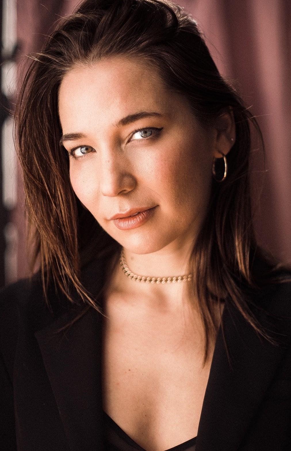 actor Alyssa Kempinski large photo