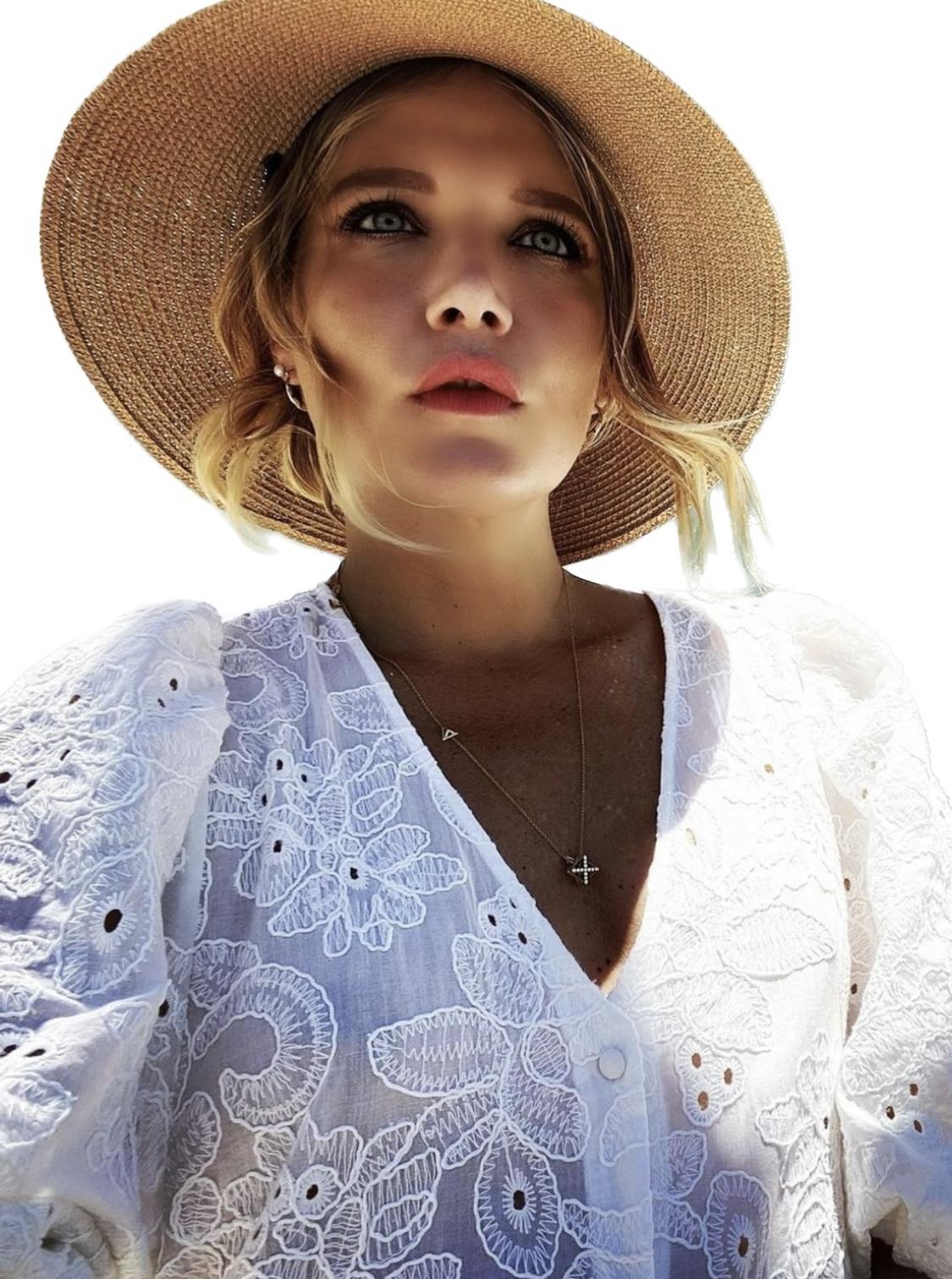 actor Chloe Bale large photo