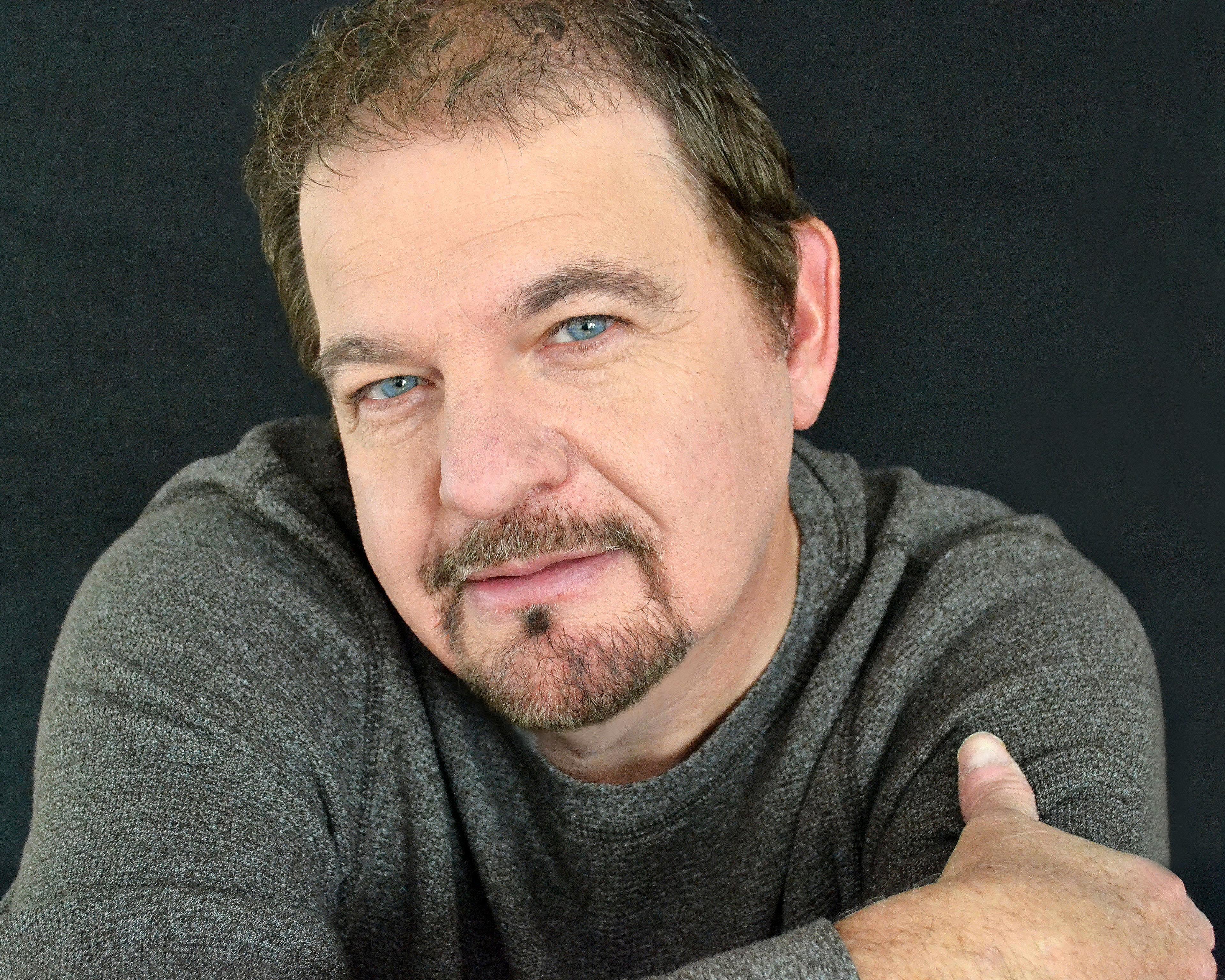 actor Dennis Hindman large photo