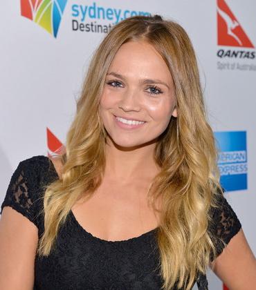 actor Stephanie McIntosh large photo