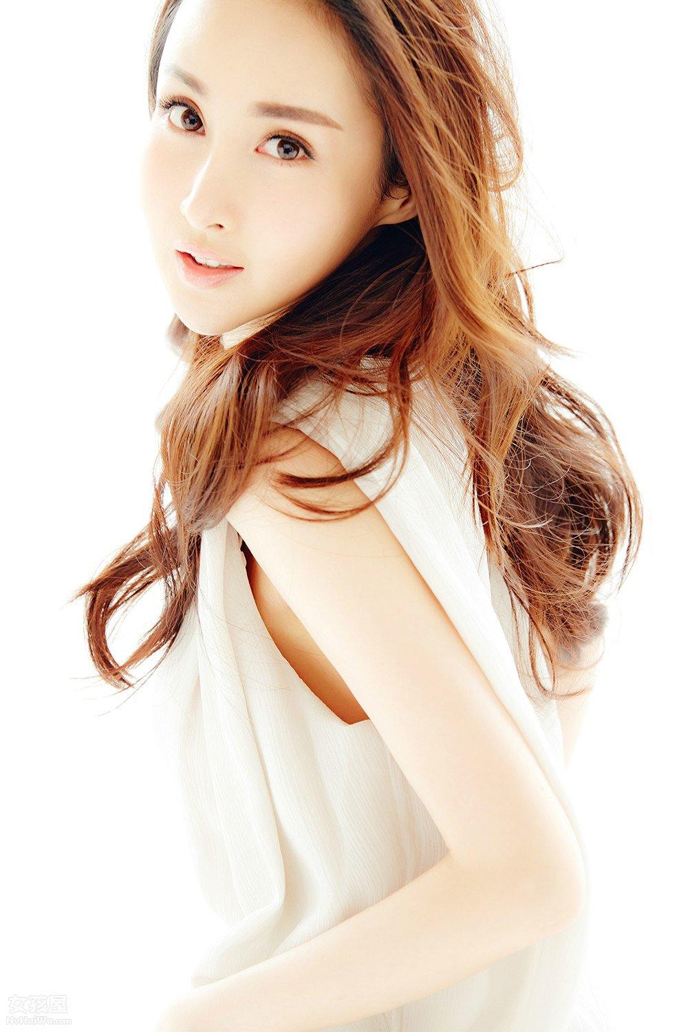 actor Mika Wang large photo