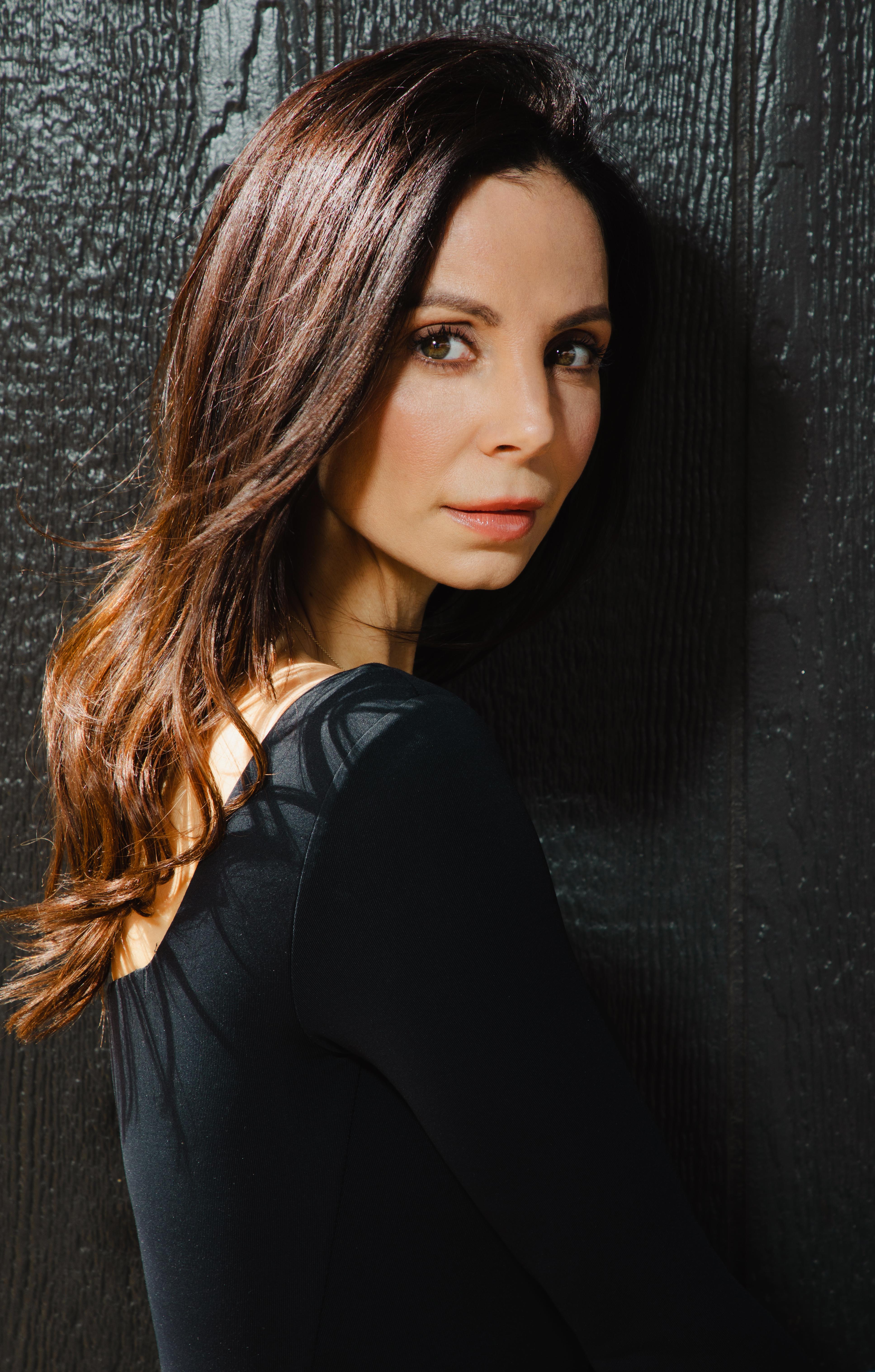 actor Farrah Aviva large photo