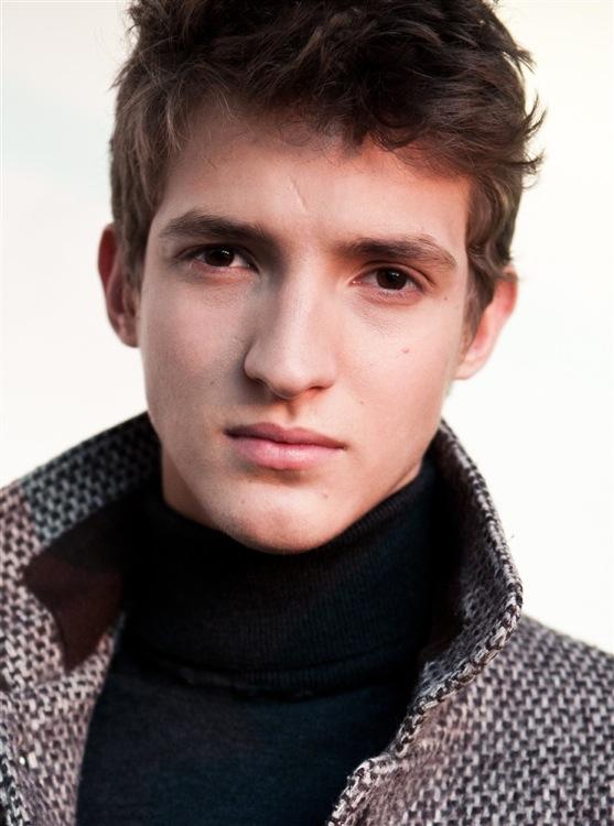 actor Aliocha Schneider large photo