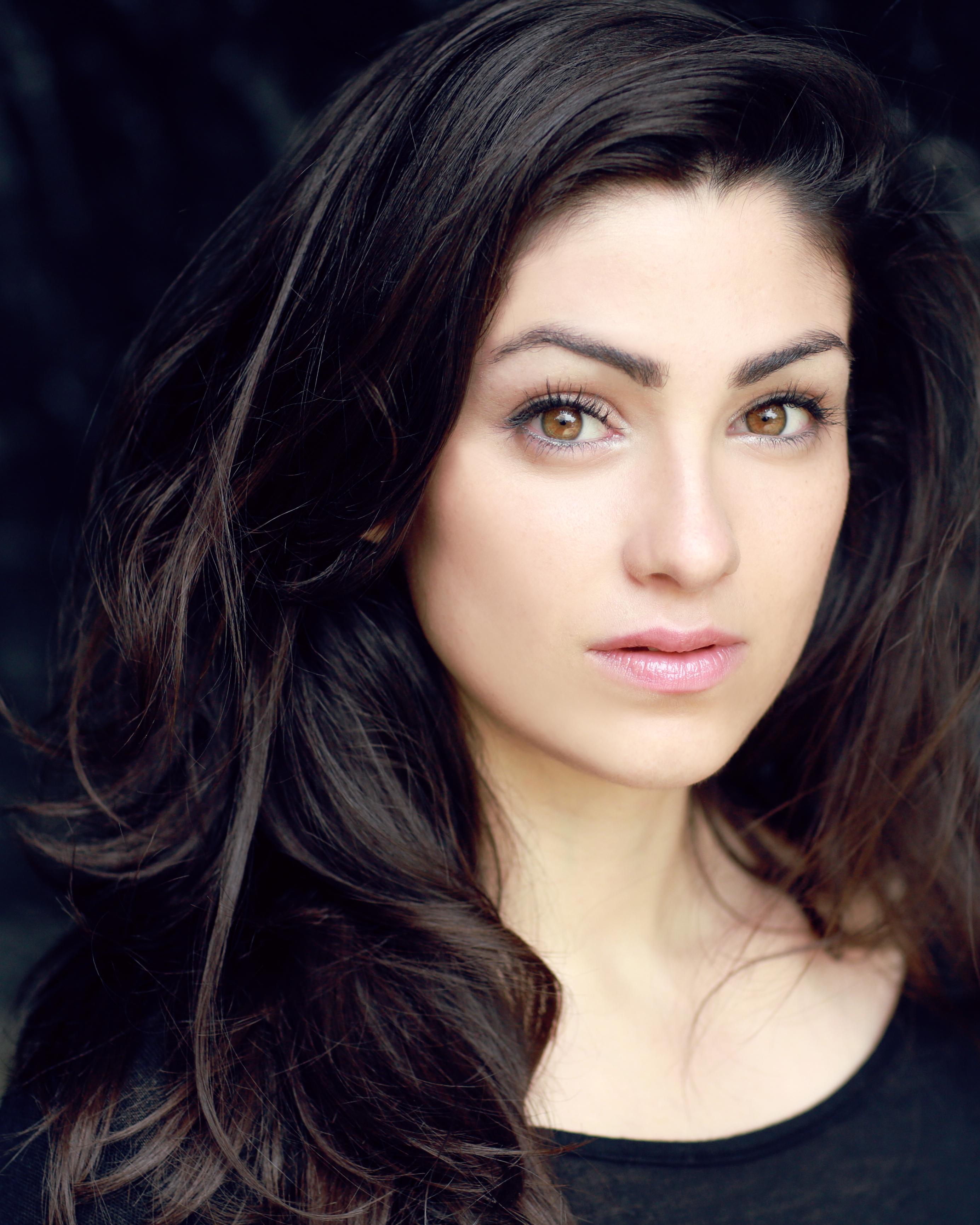 actor Cassie Bradley large photo