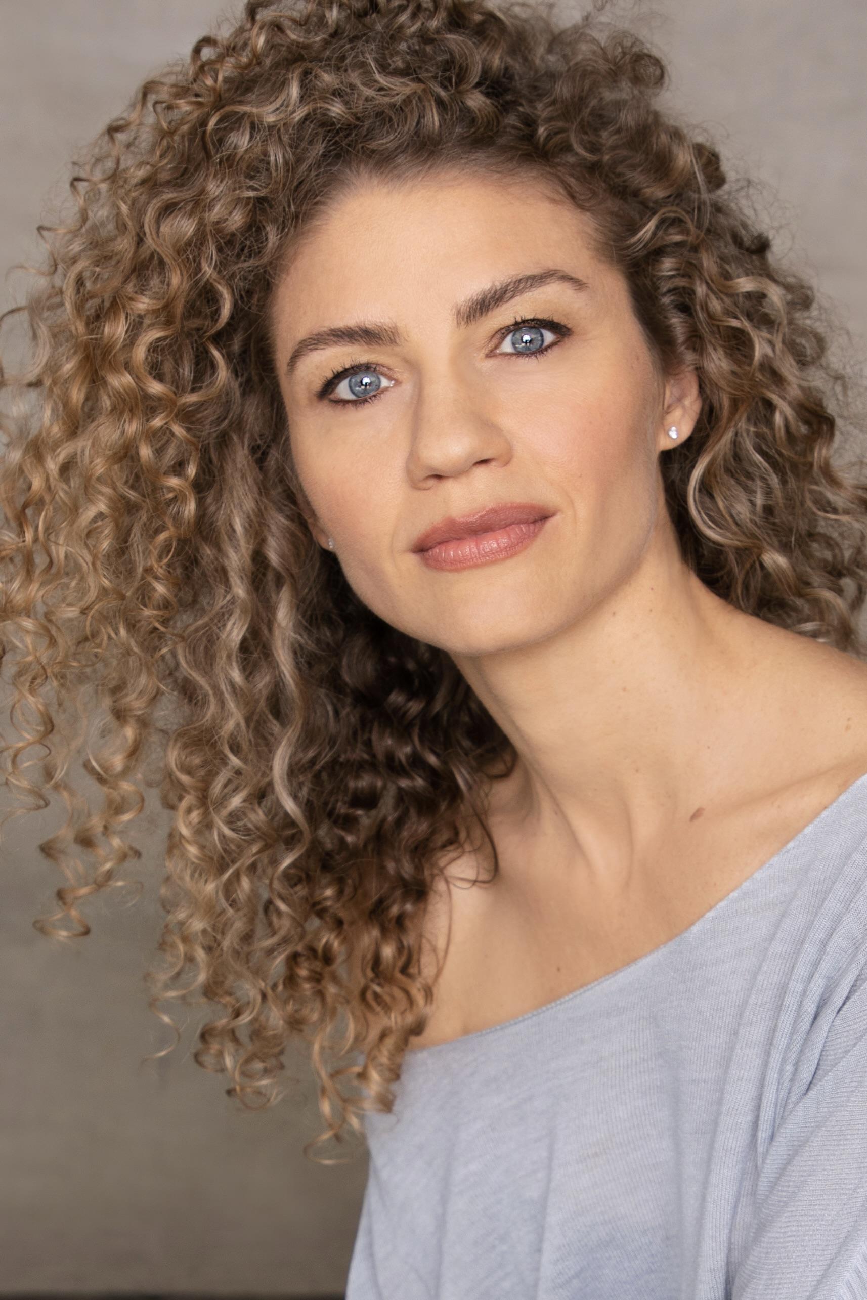 actor Carolyne Maraghi large photo