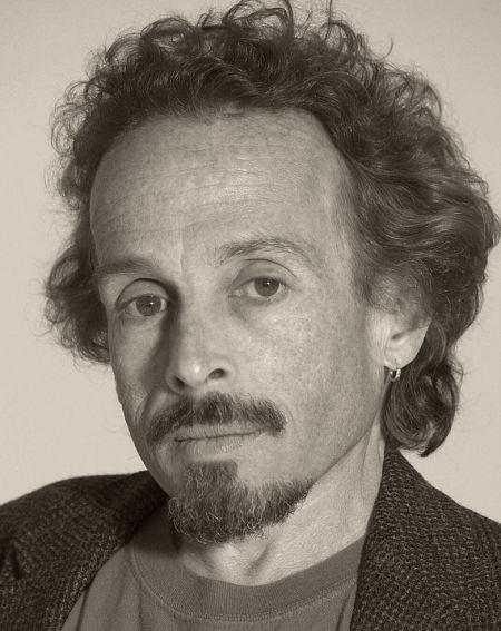 actor Ricardo Gil large photo