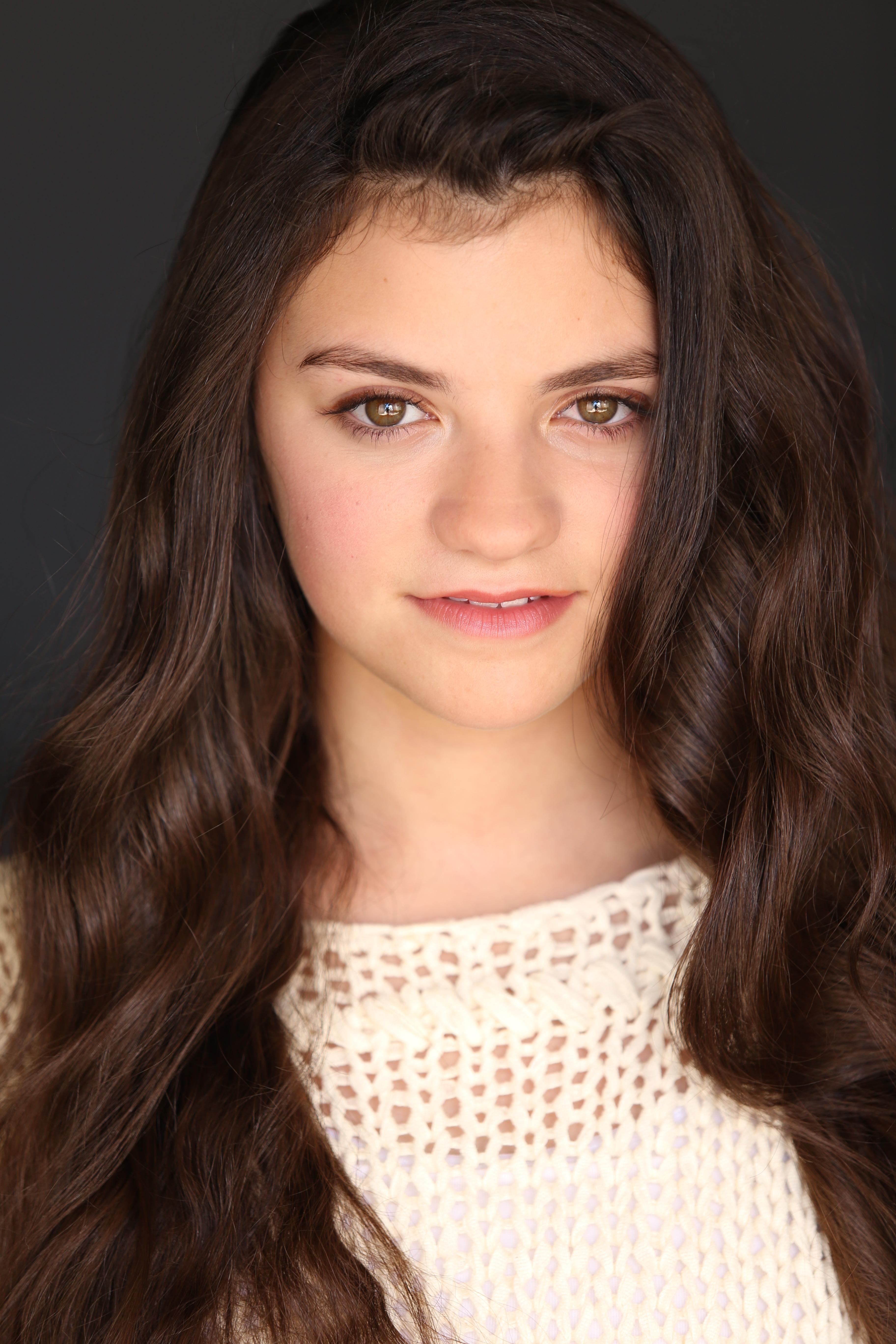 actor Eva Bella large photo