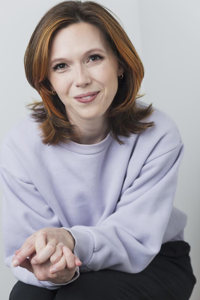 actor Esther Cunningham large photo