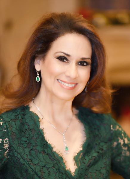 actor Debbie D'Souza large photo