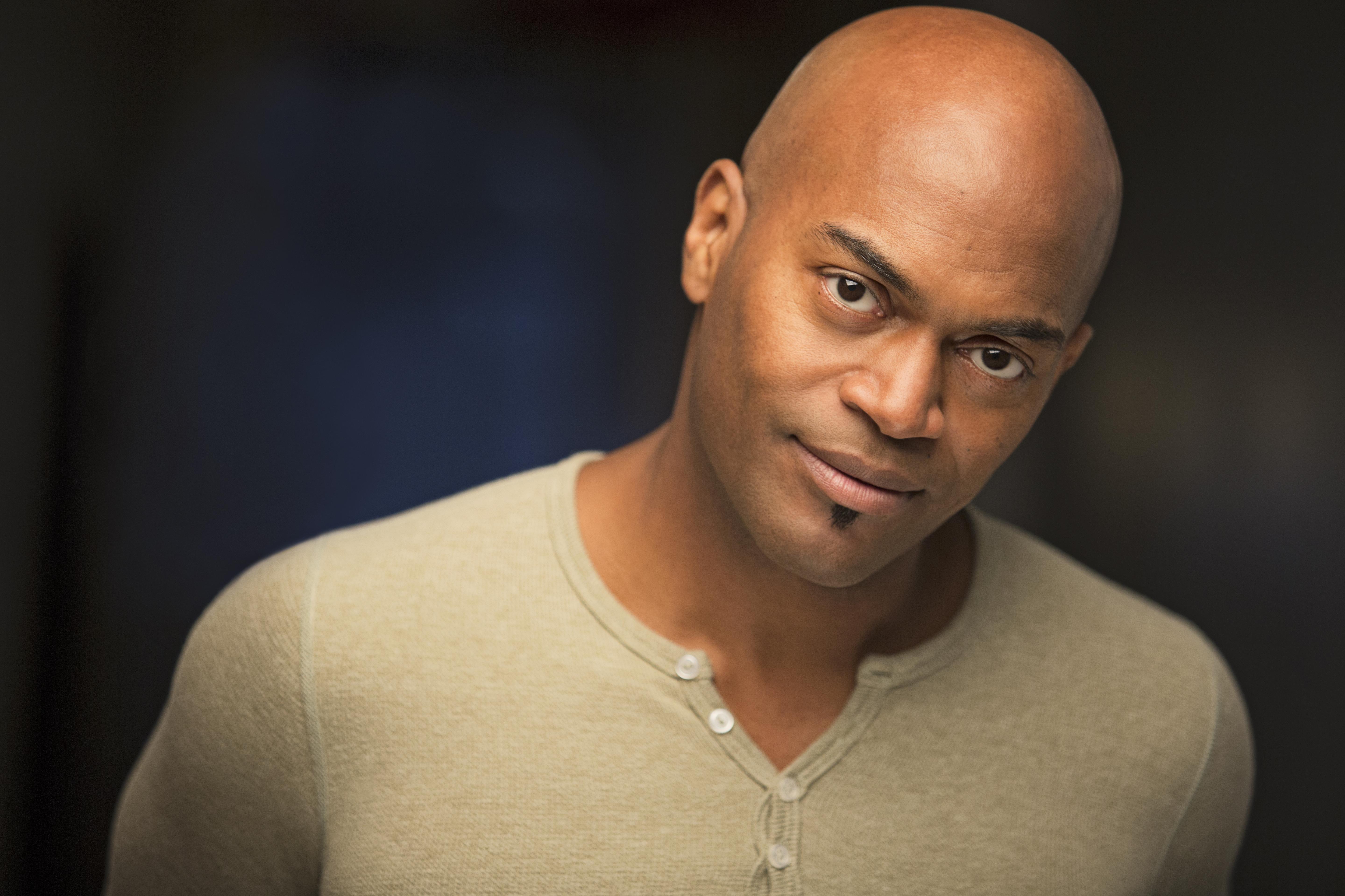 actor Andrew Stewart-Jones large photo