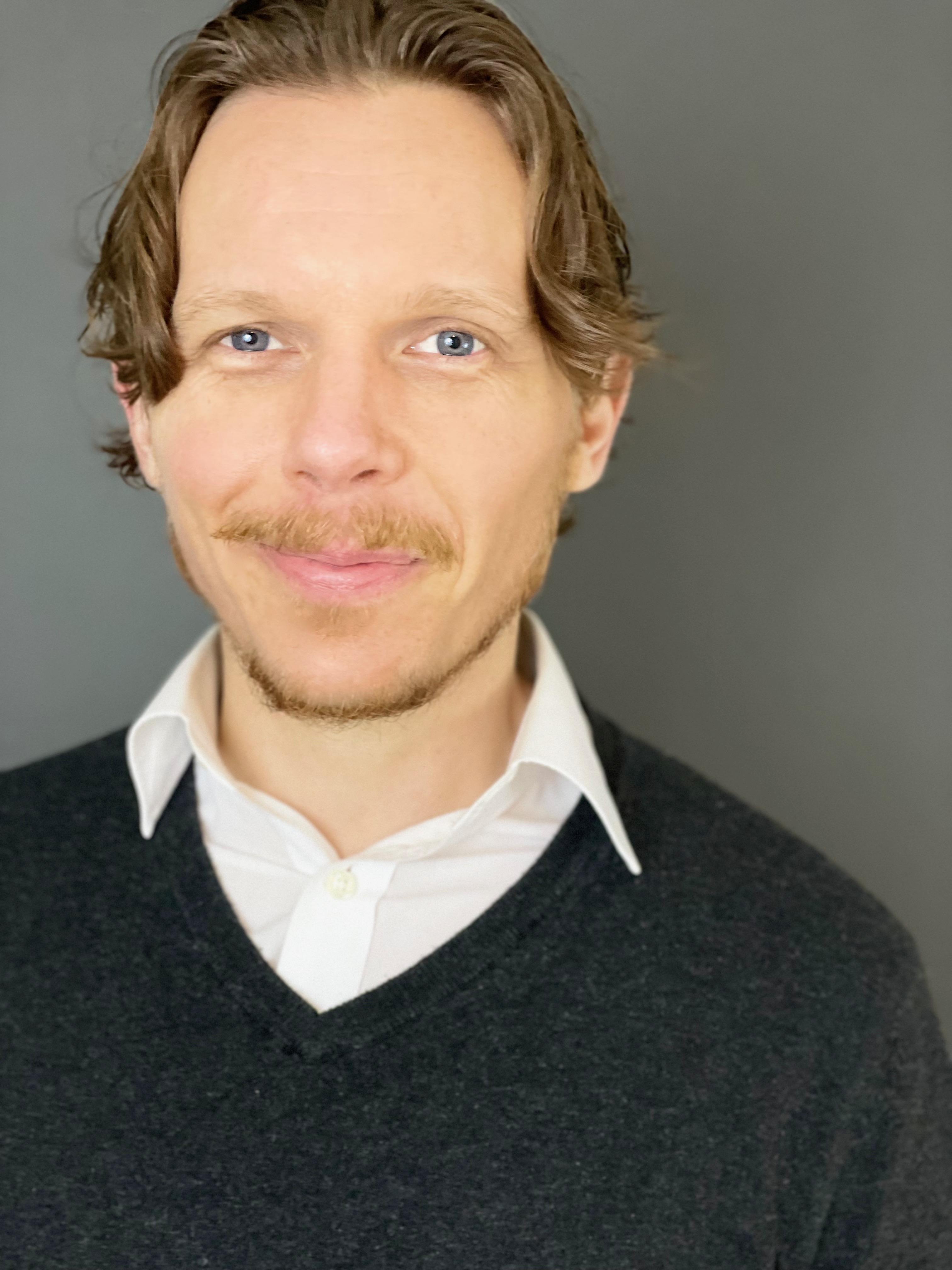 actor Nathan Mills large photo