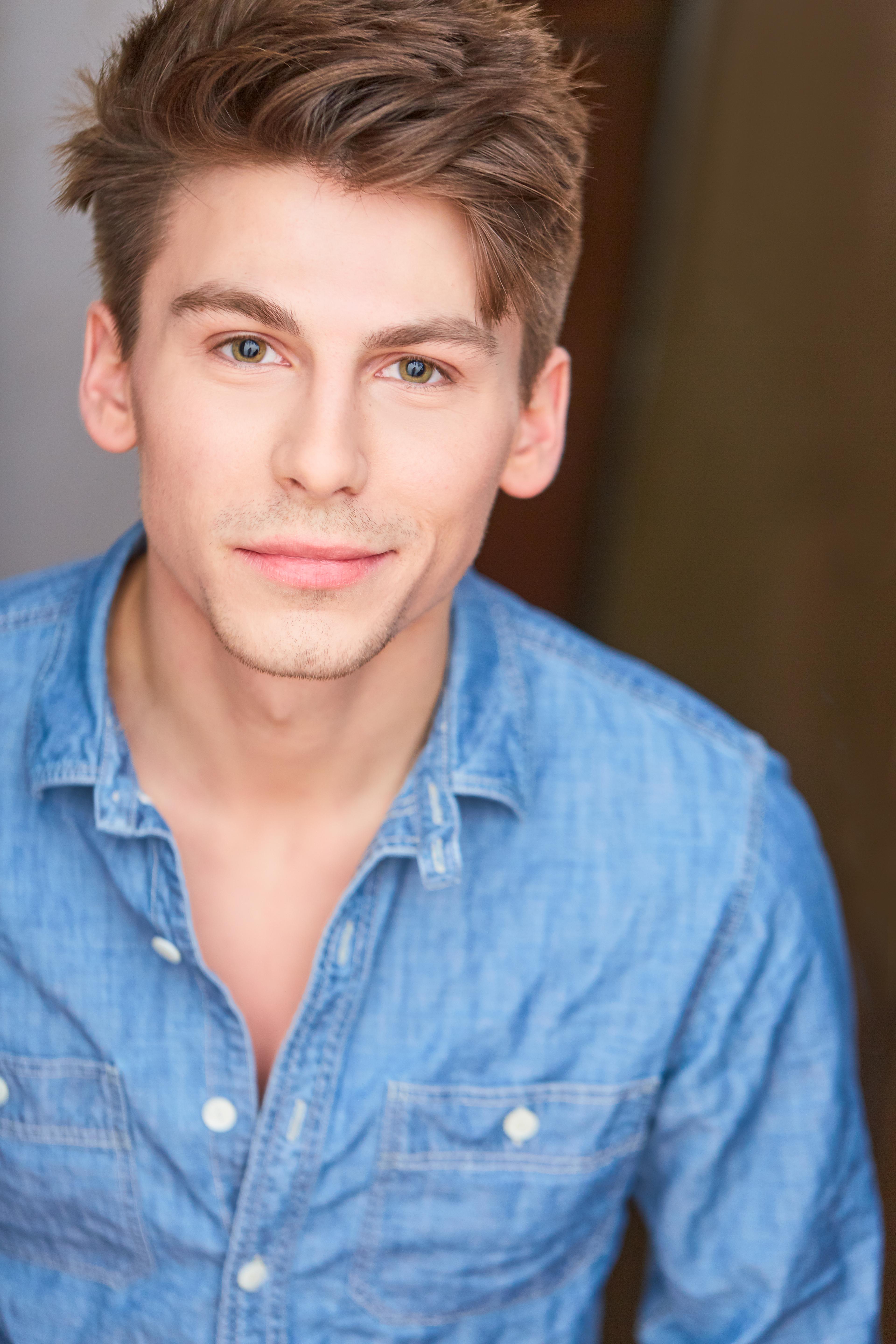 actor Jonah Robinson large photo