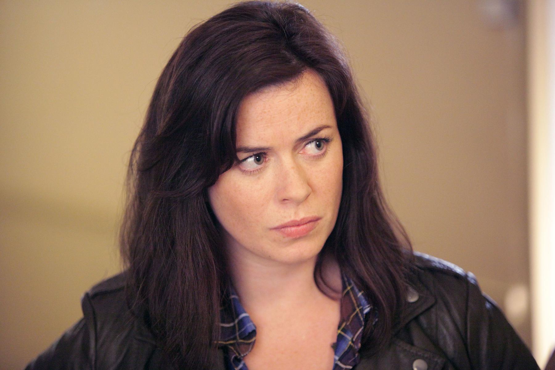 actor Eve Myles large photo