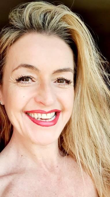 actor Maria Barr large photo