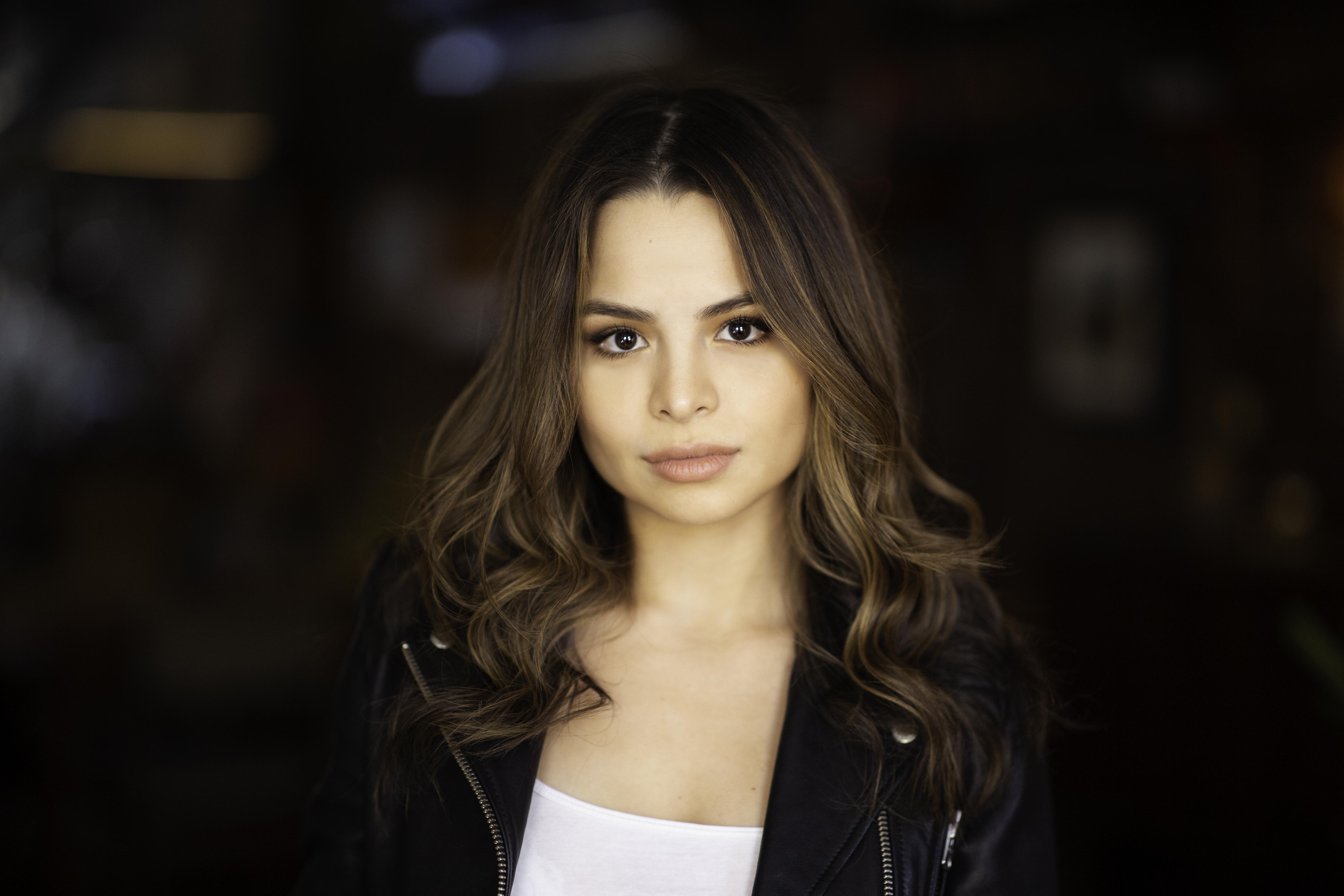 actor Sasha Clements large photo