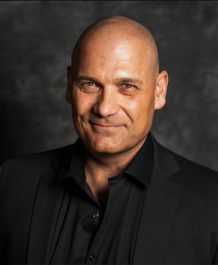 actor Bruce Hiit large photo