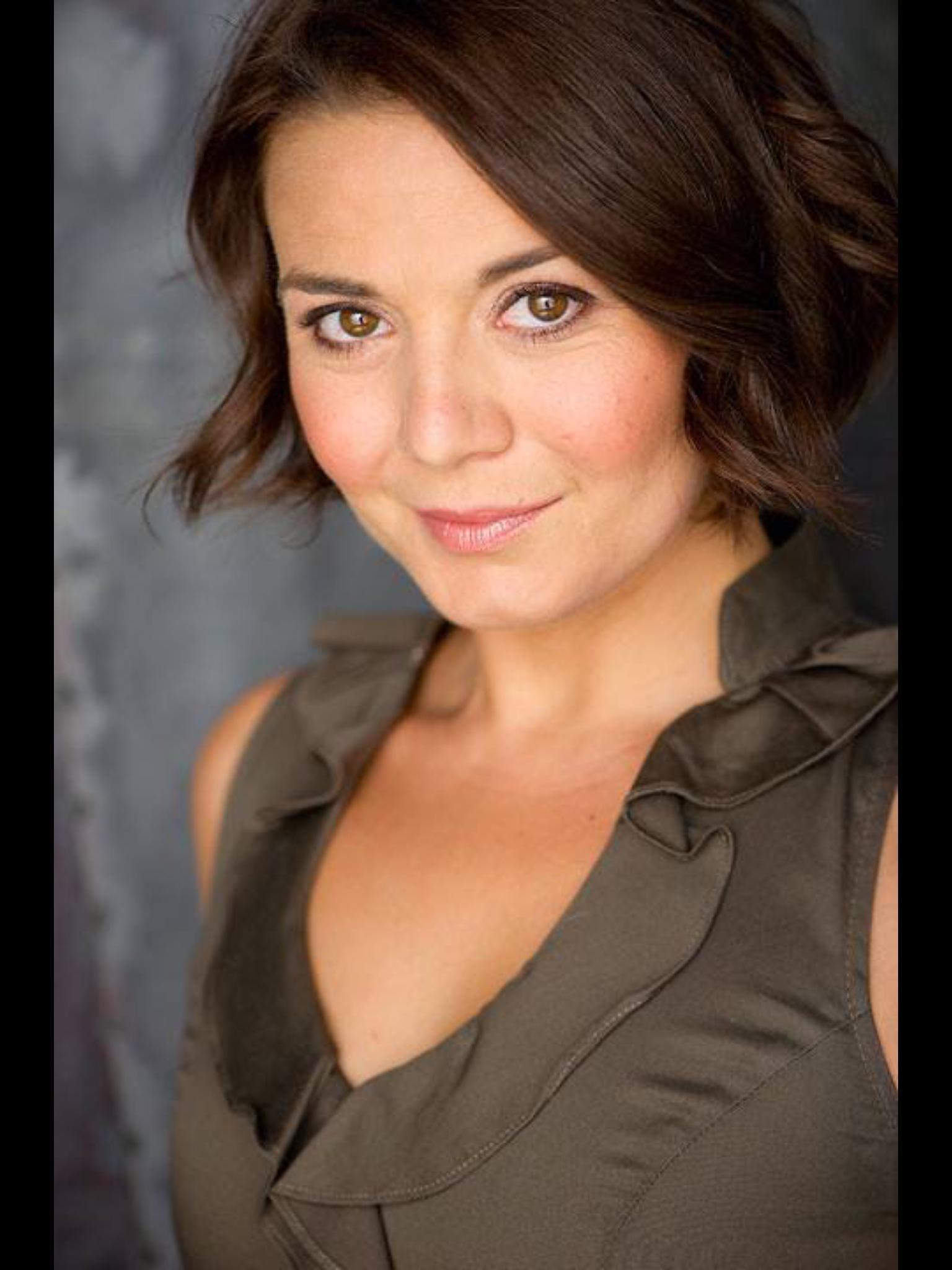 actor Ivy Khan large photo