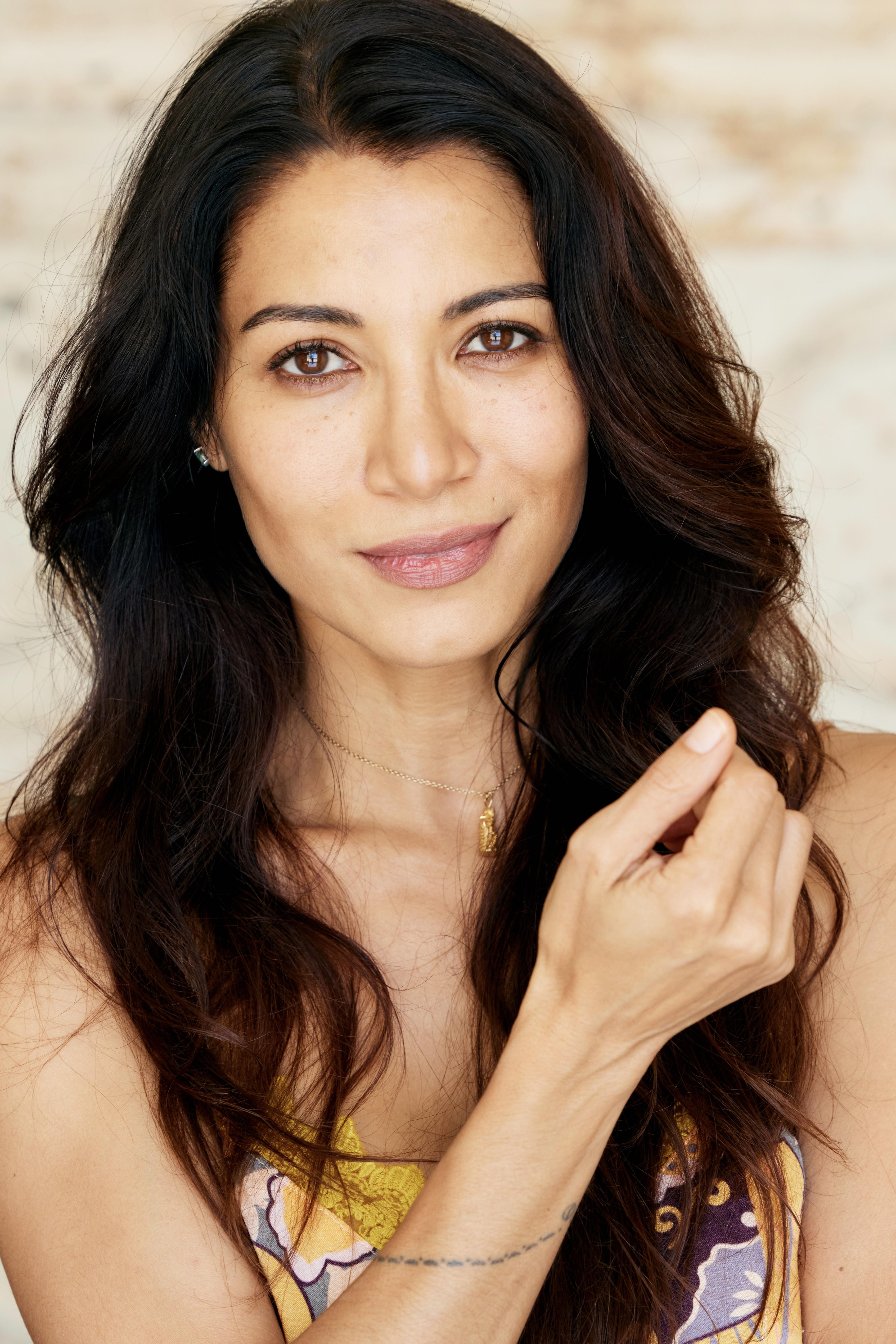 actor Chantelle Barry large photo