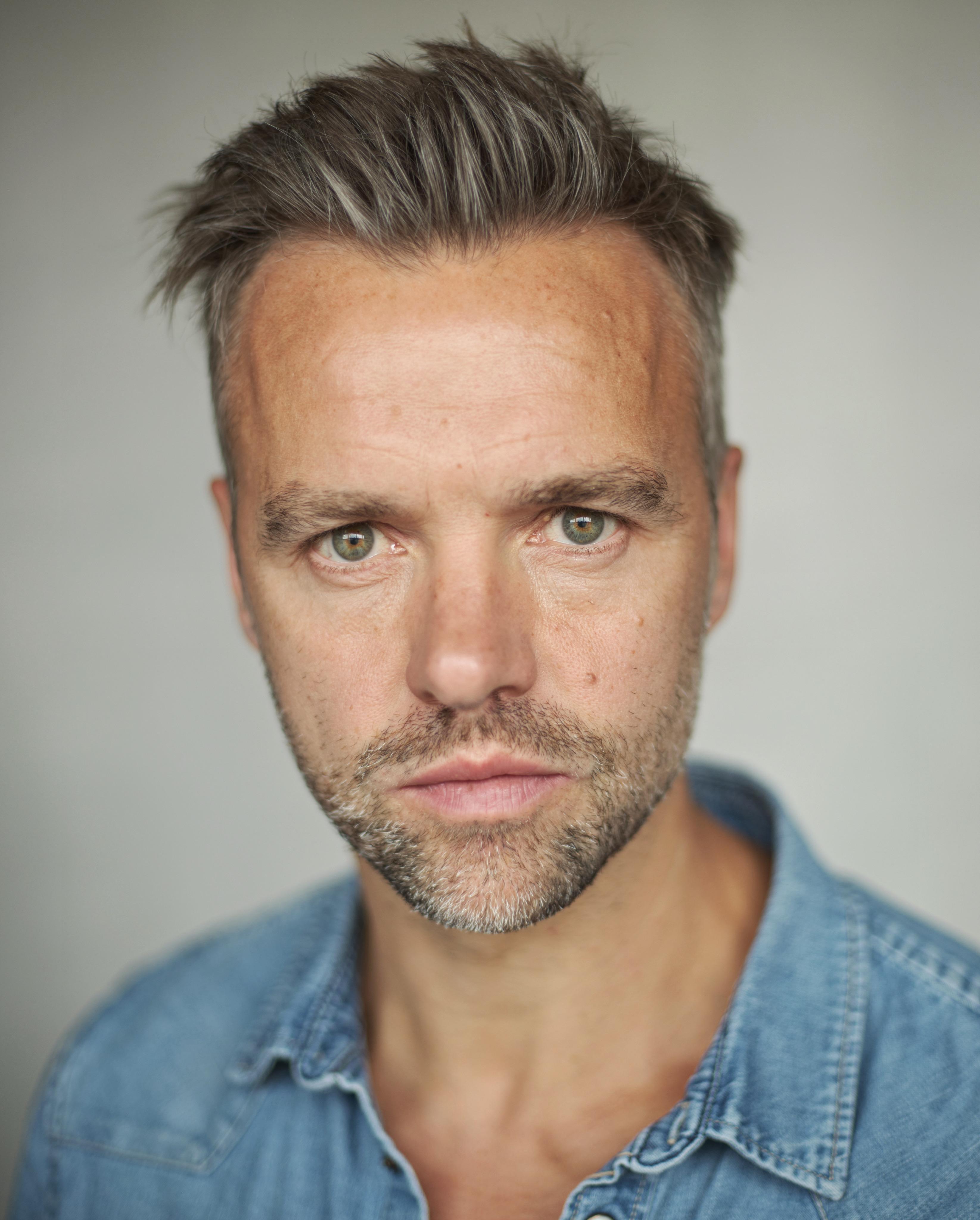 actor Rupert Hill large photo