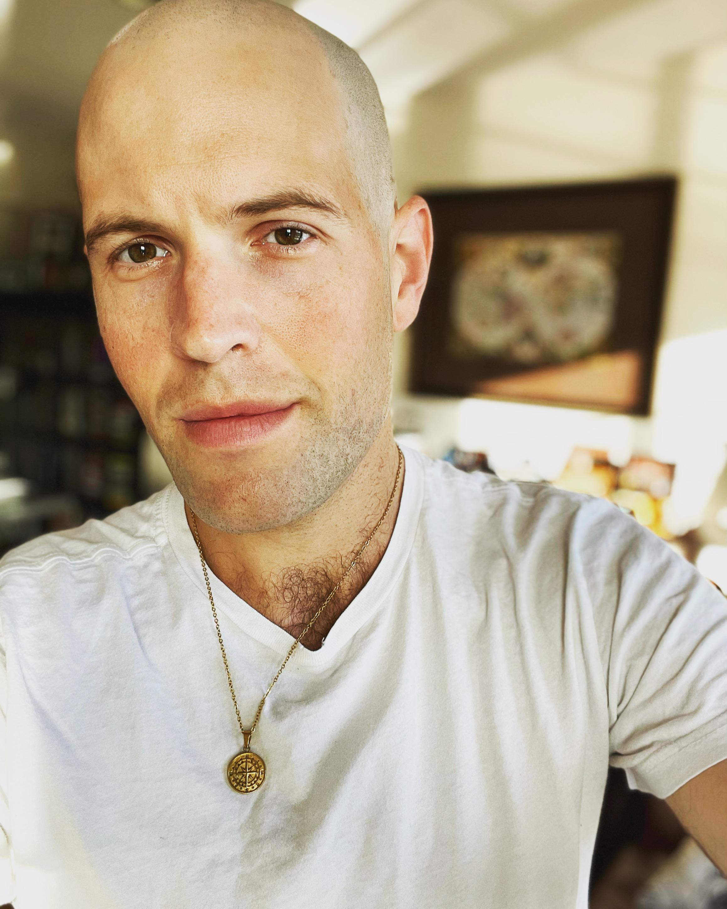 actor Lovell Holder large photo