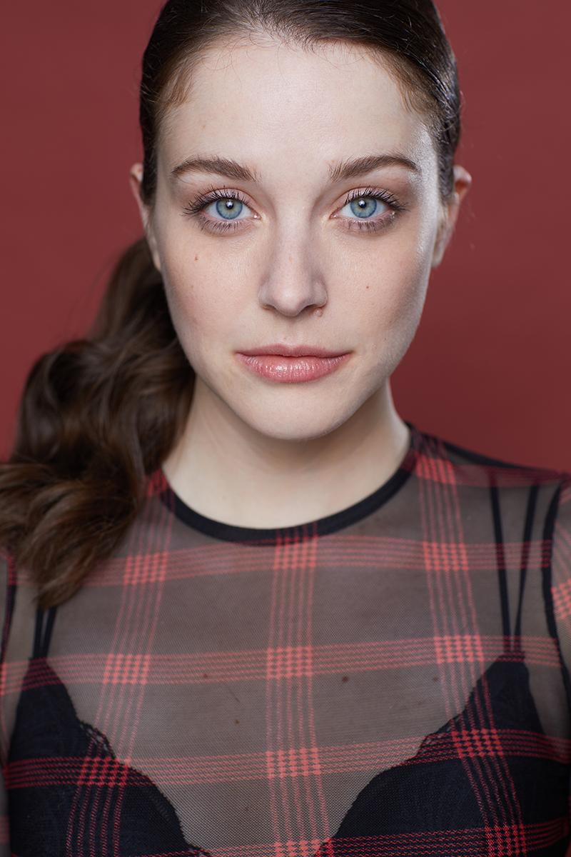 actor Nova Gaver large photo