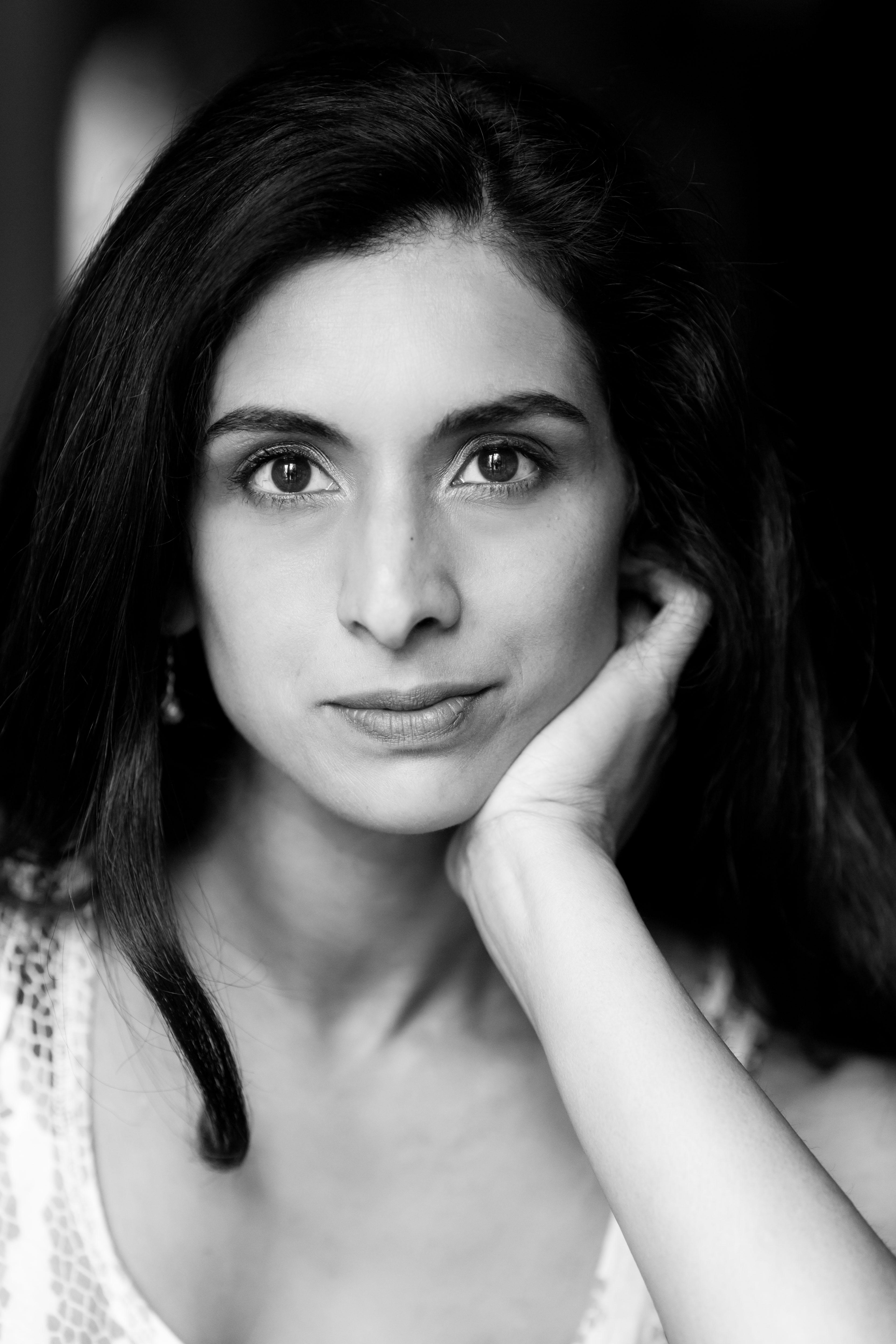 actor Sonya Suares large photo