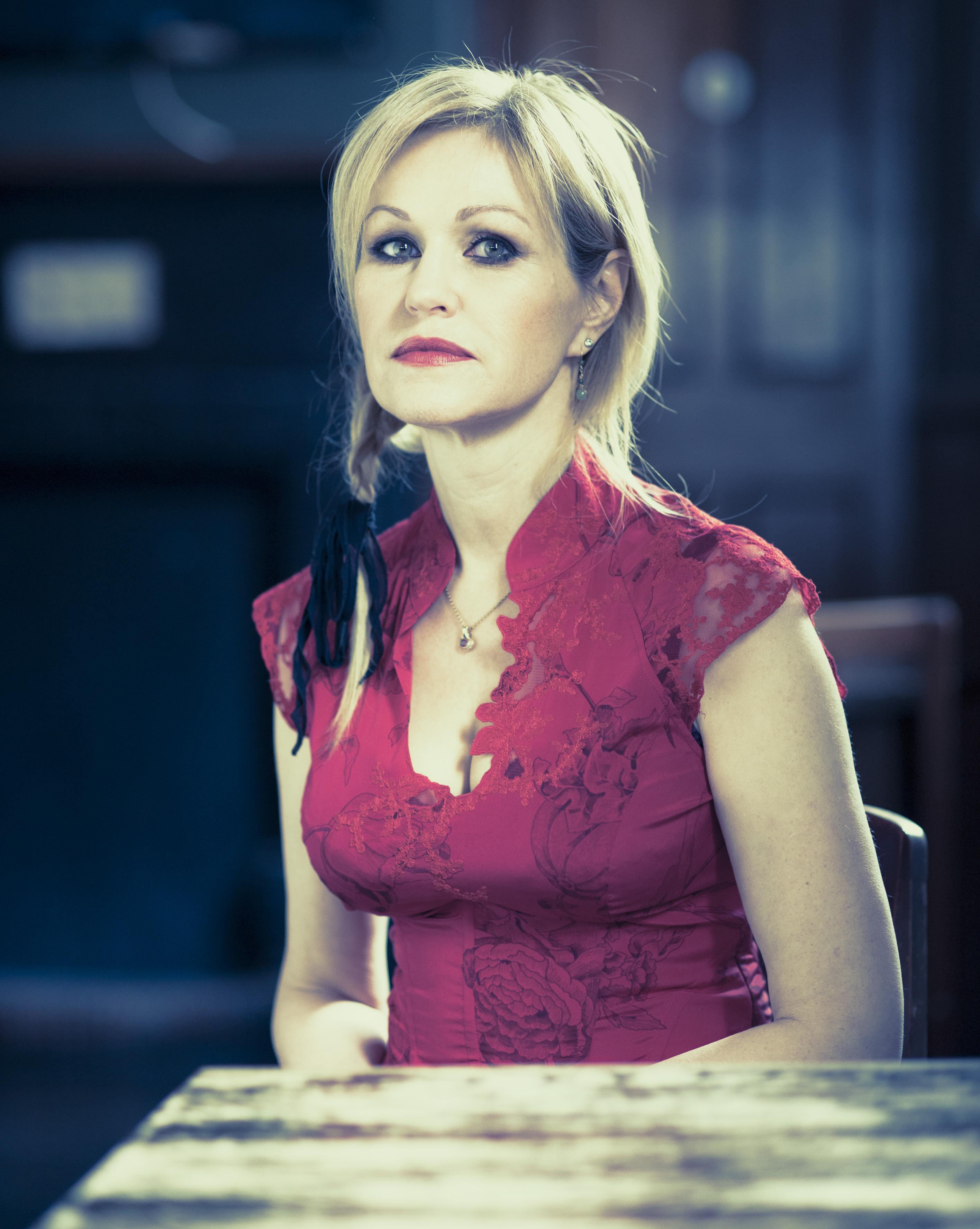 actor Babette Barat large photo