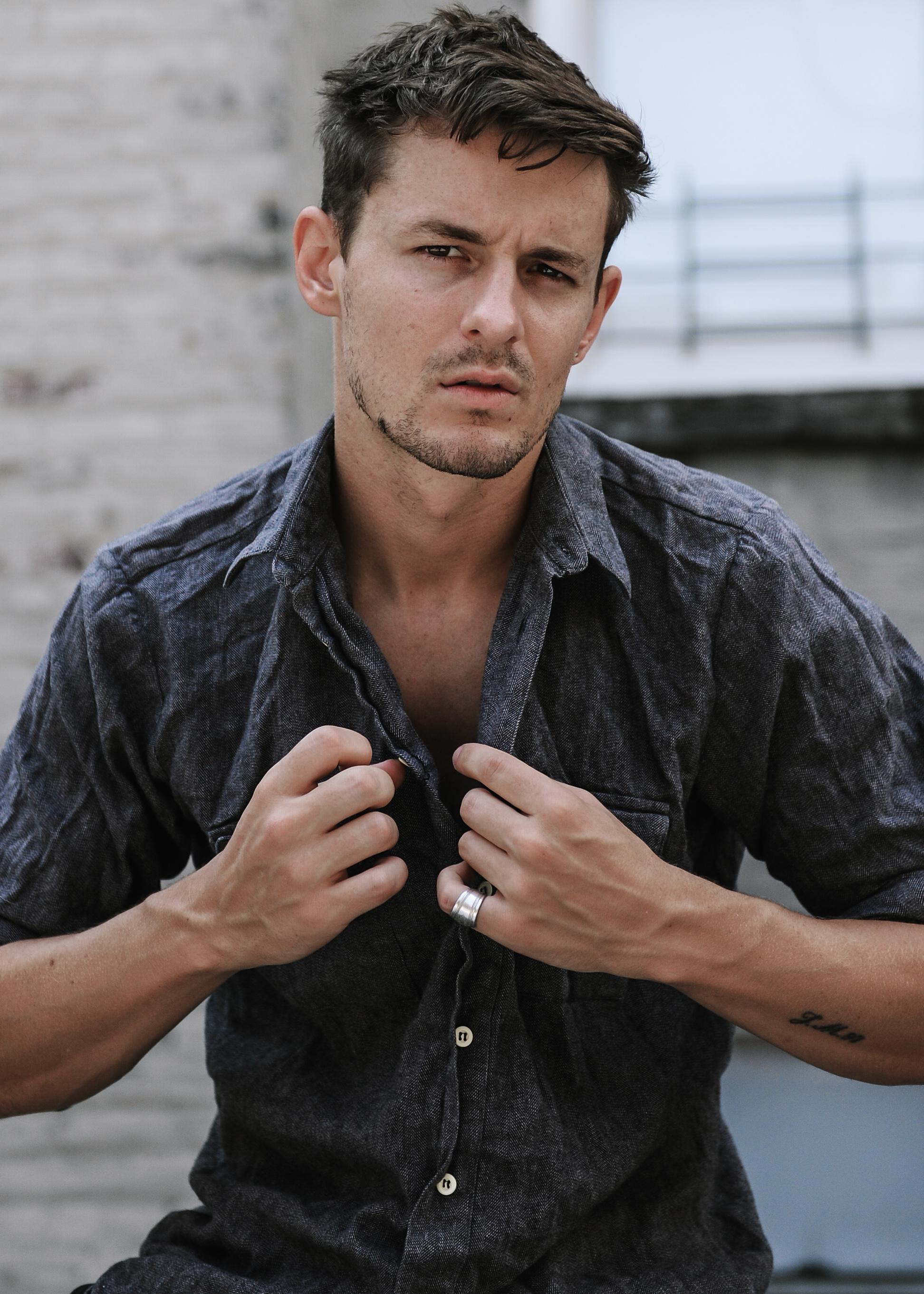 actor Giles Matthey large photo