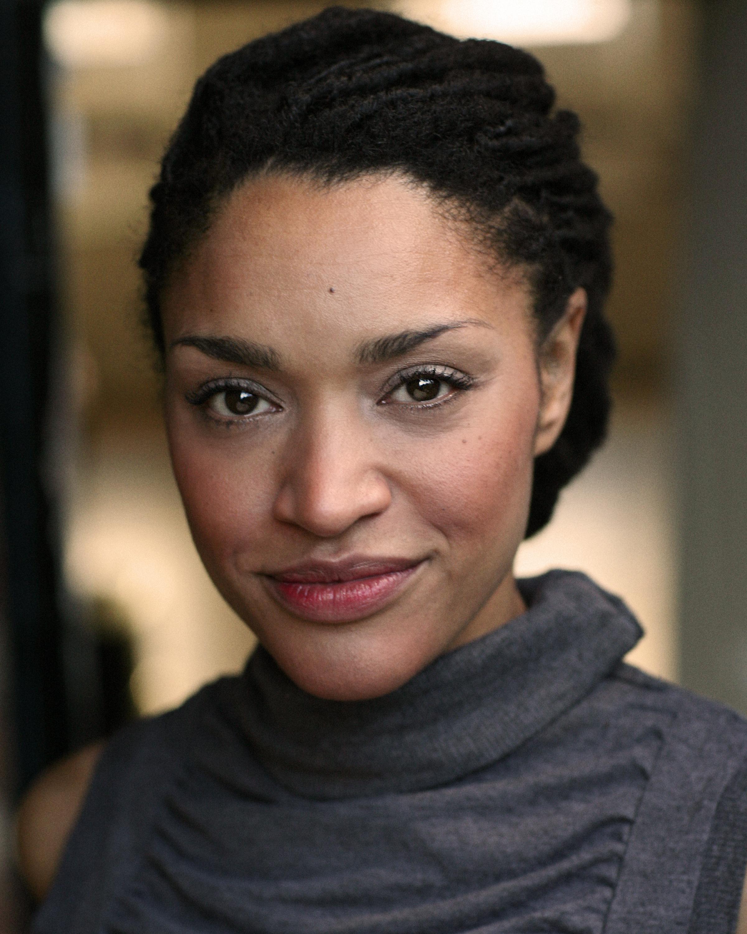 actor Kerri McLean large photo