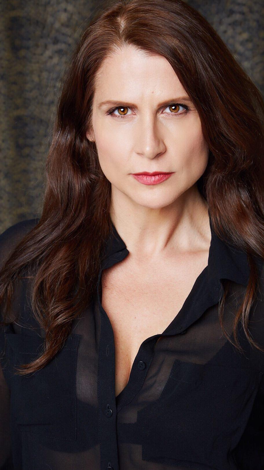 actor Maria Elena Gray large photo