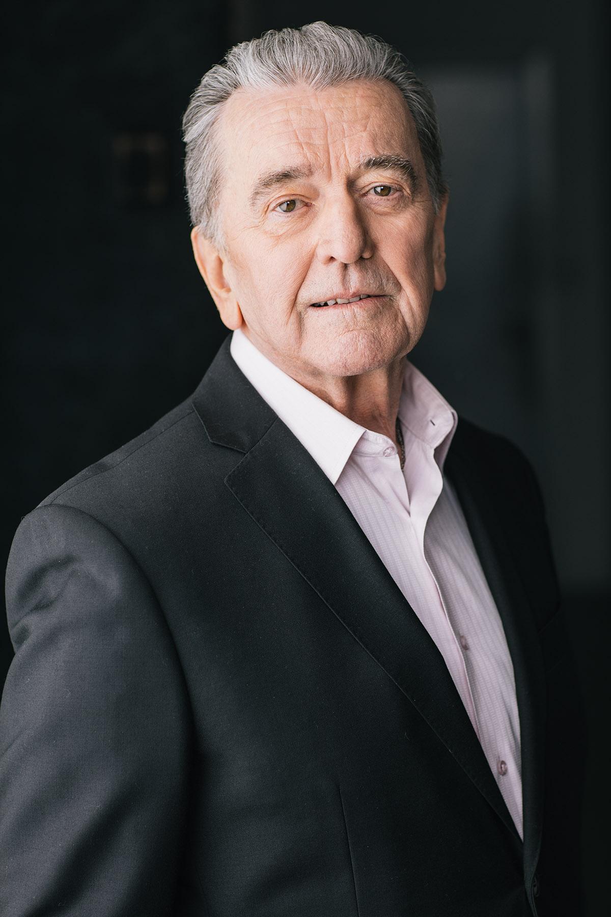 actor Gary Hetherington large photo