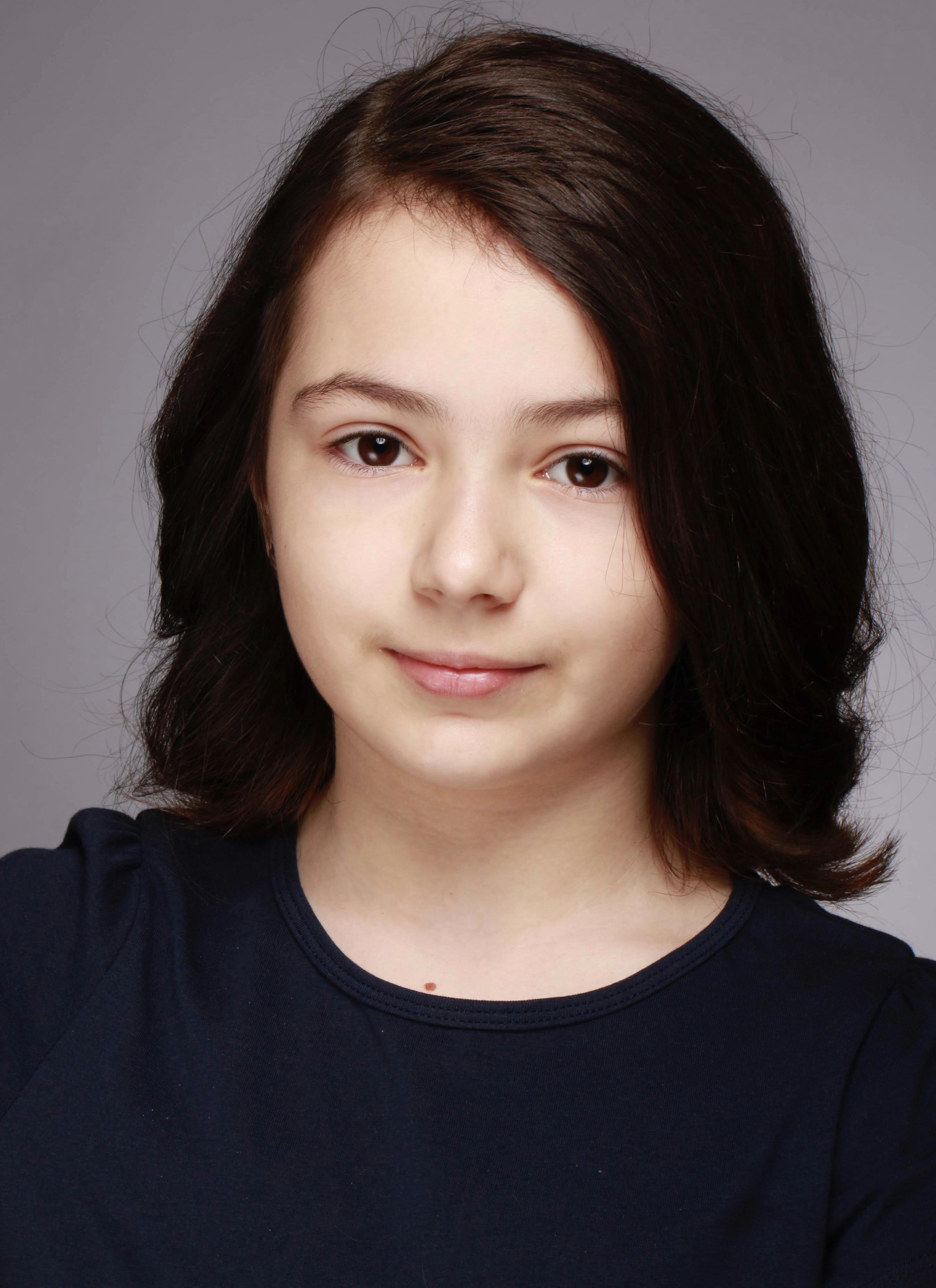 actor Clara Ciobanu large photo