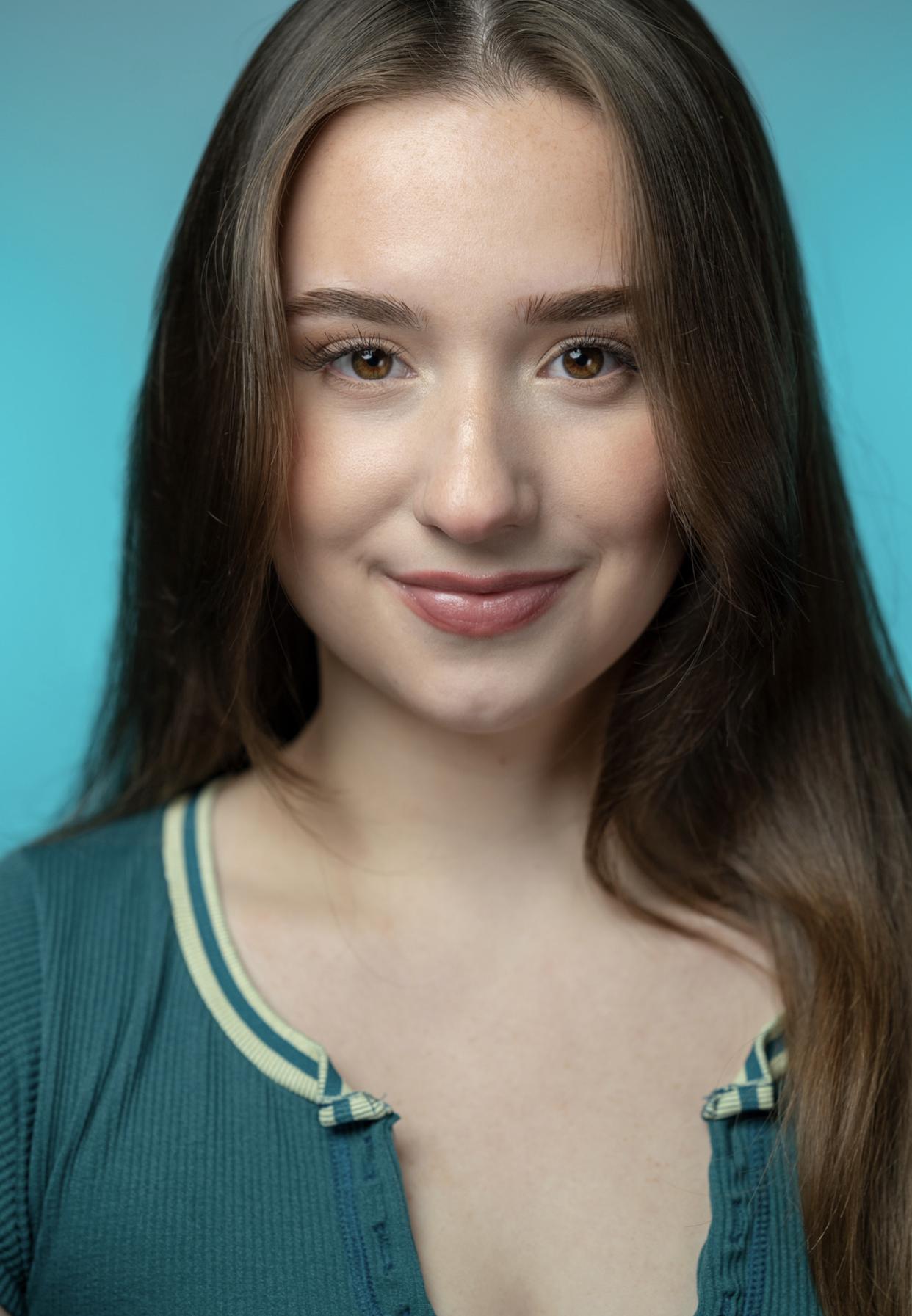 actor Grace Pitts large photo