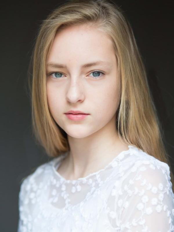 actor Lucy Morton large photo