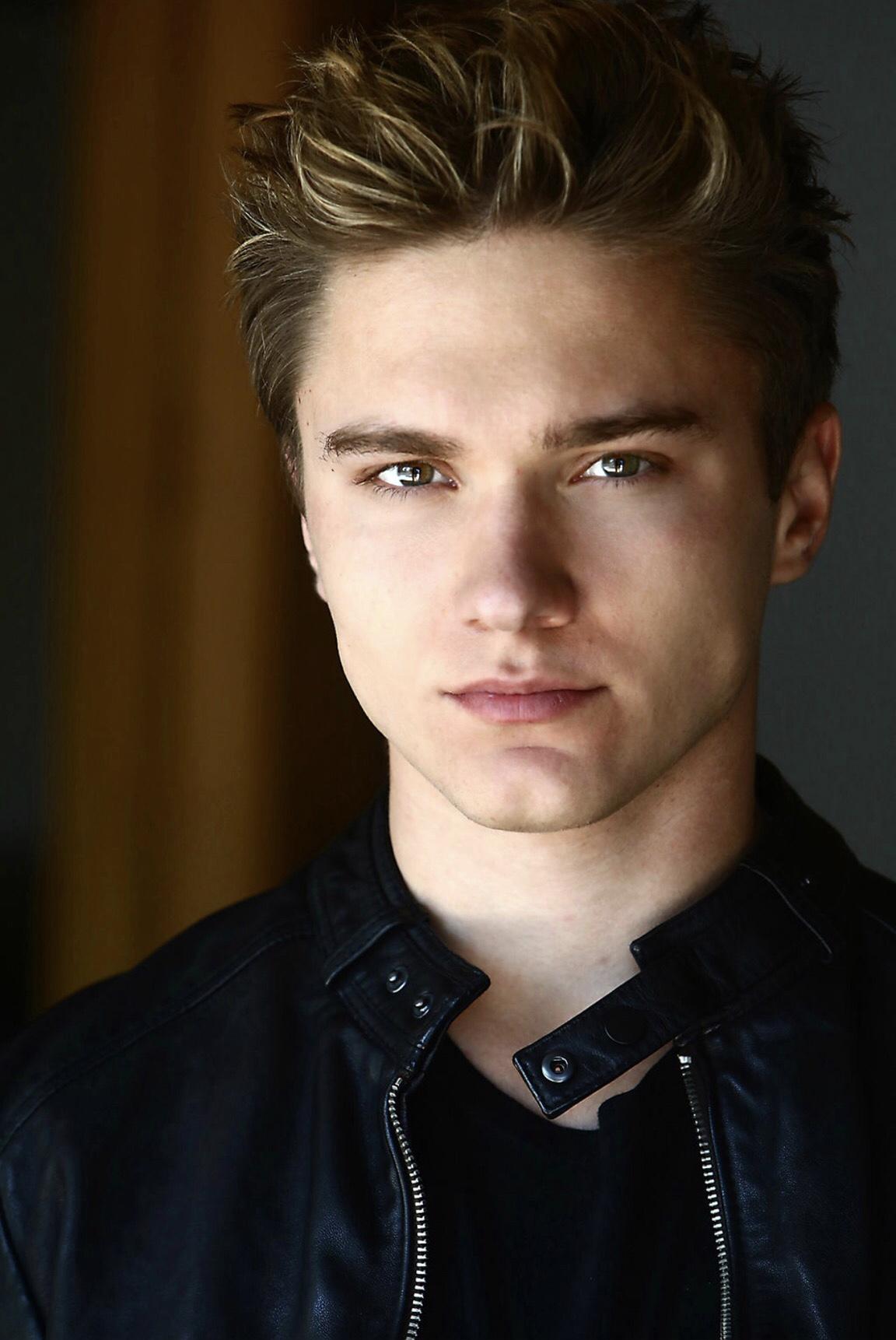 actor Derick Breezee large photo