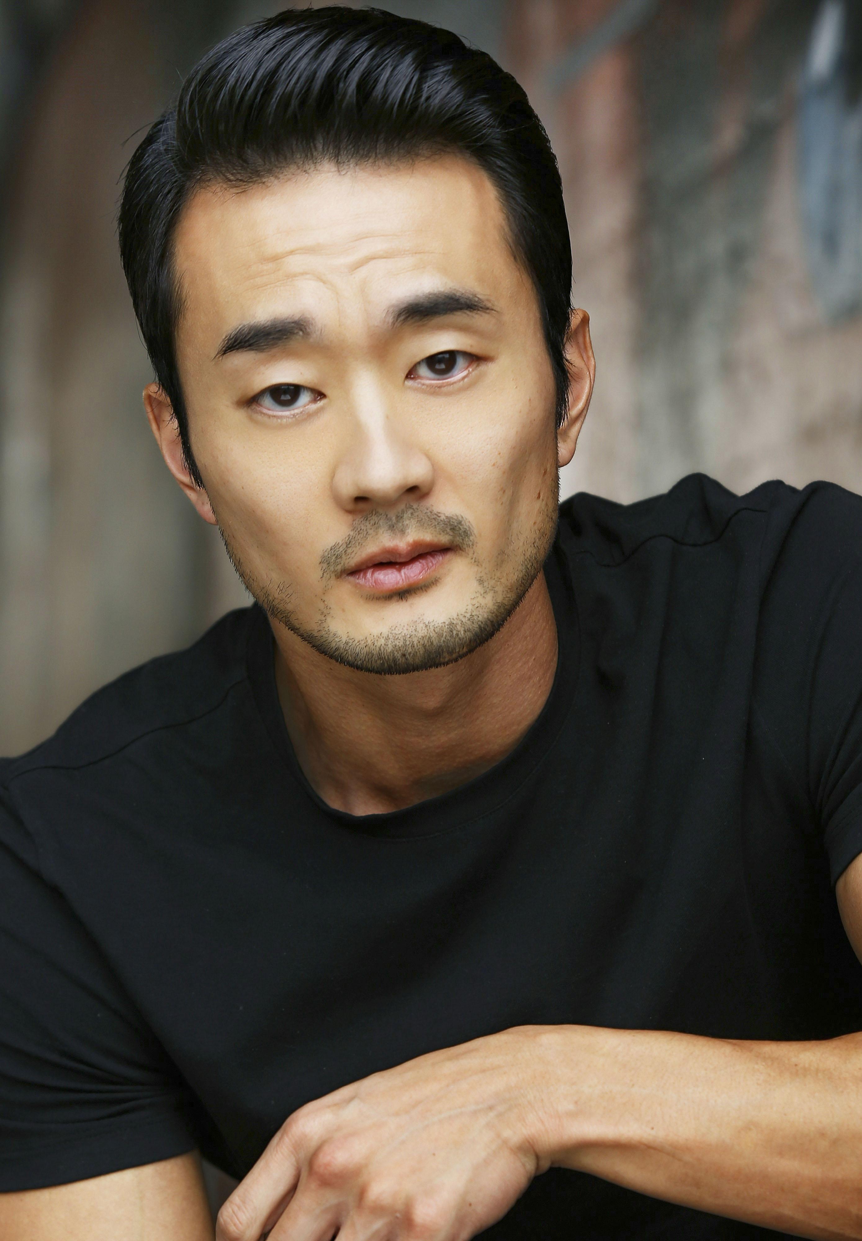 actor Jon Komp Shin large photo