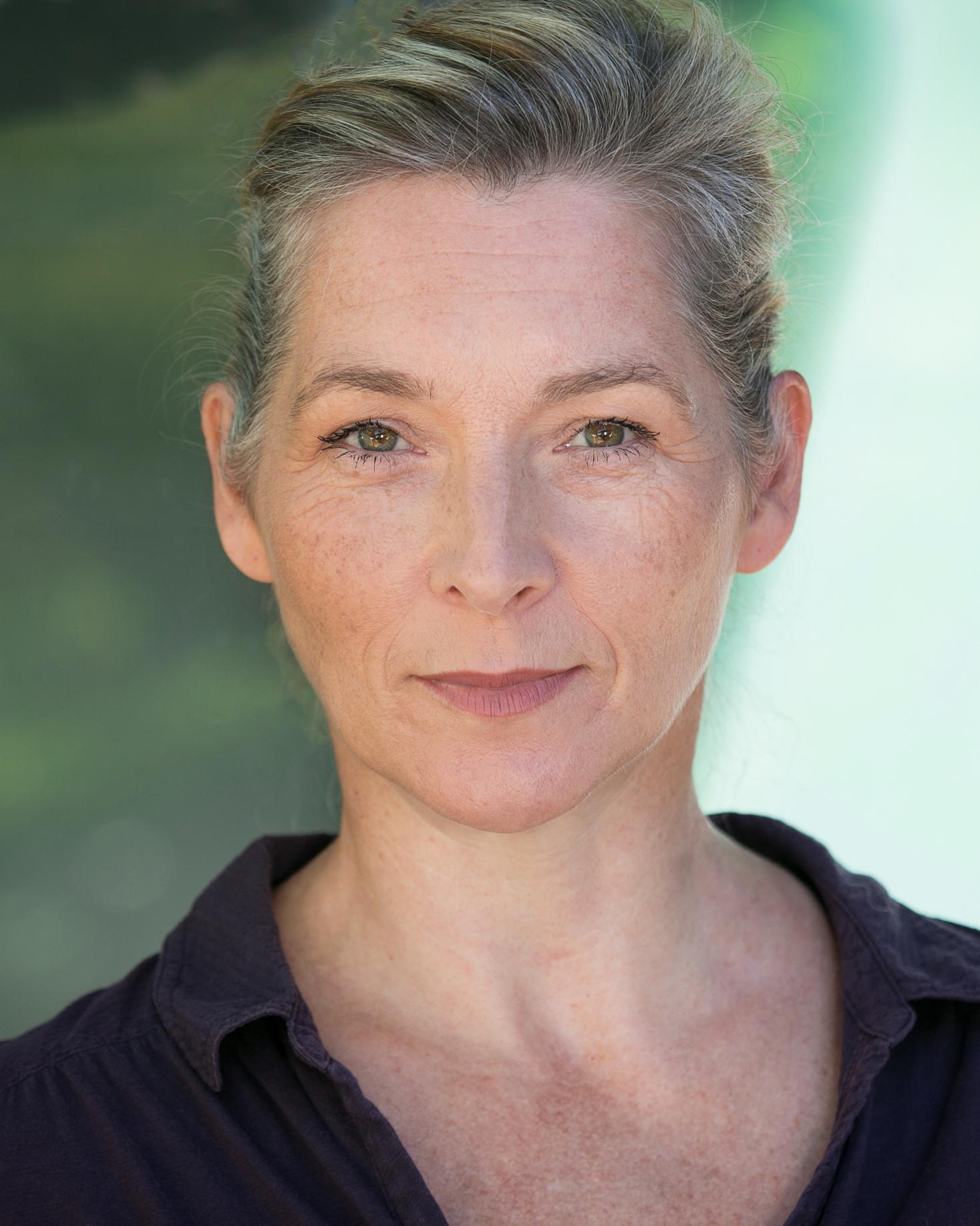 actor Ita O'Brien large photo