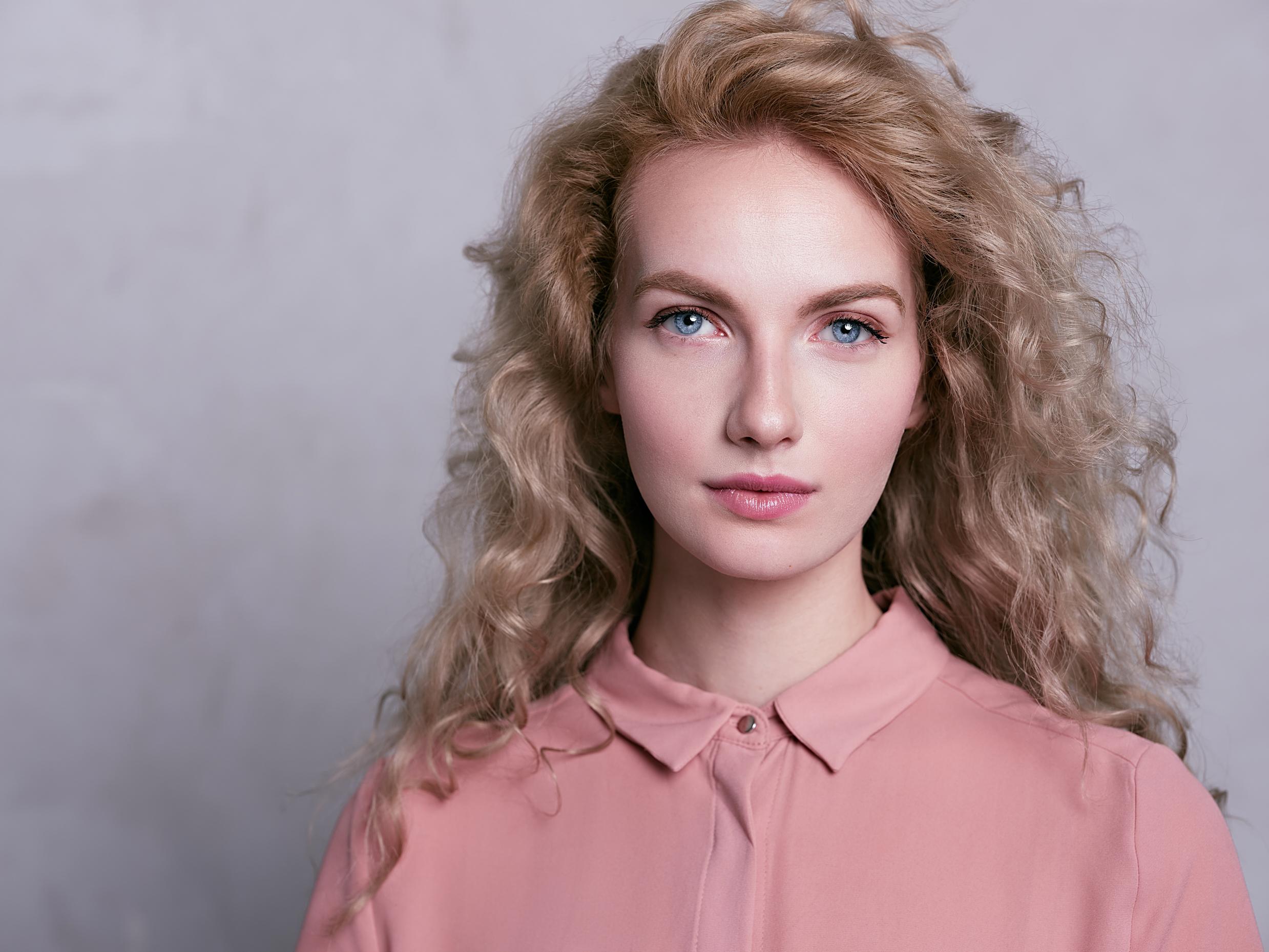 actor Holly Anne Frink large photo