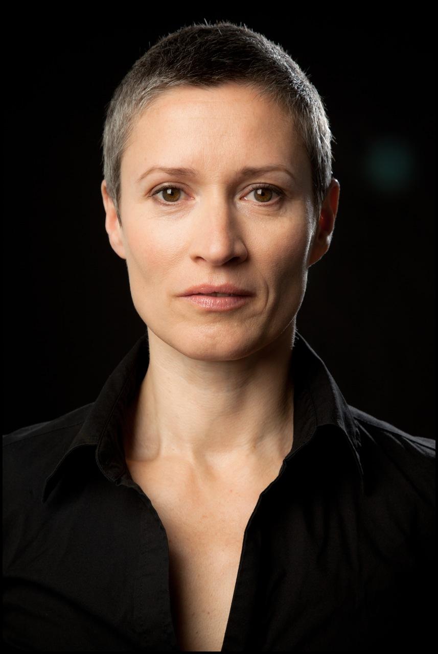 actor Simone Milsdochter large photo