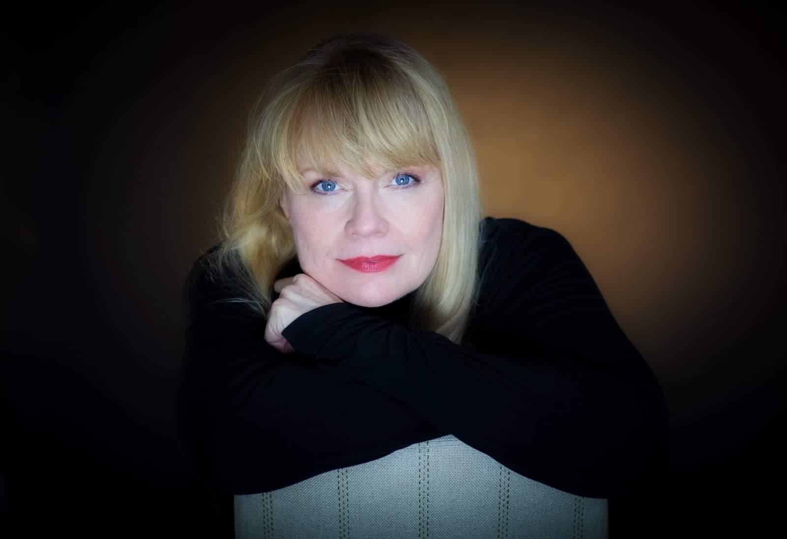 actor Sandra K. Horner large photo