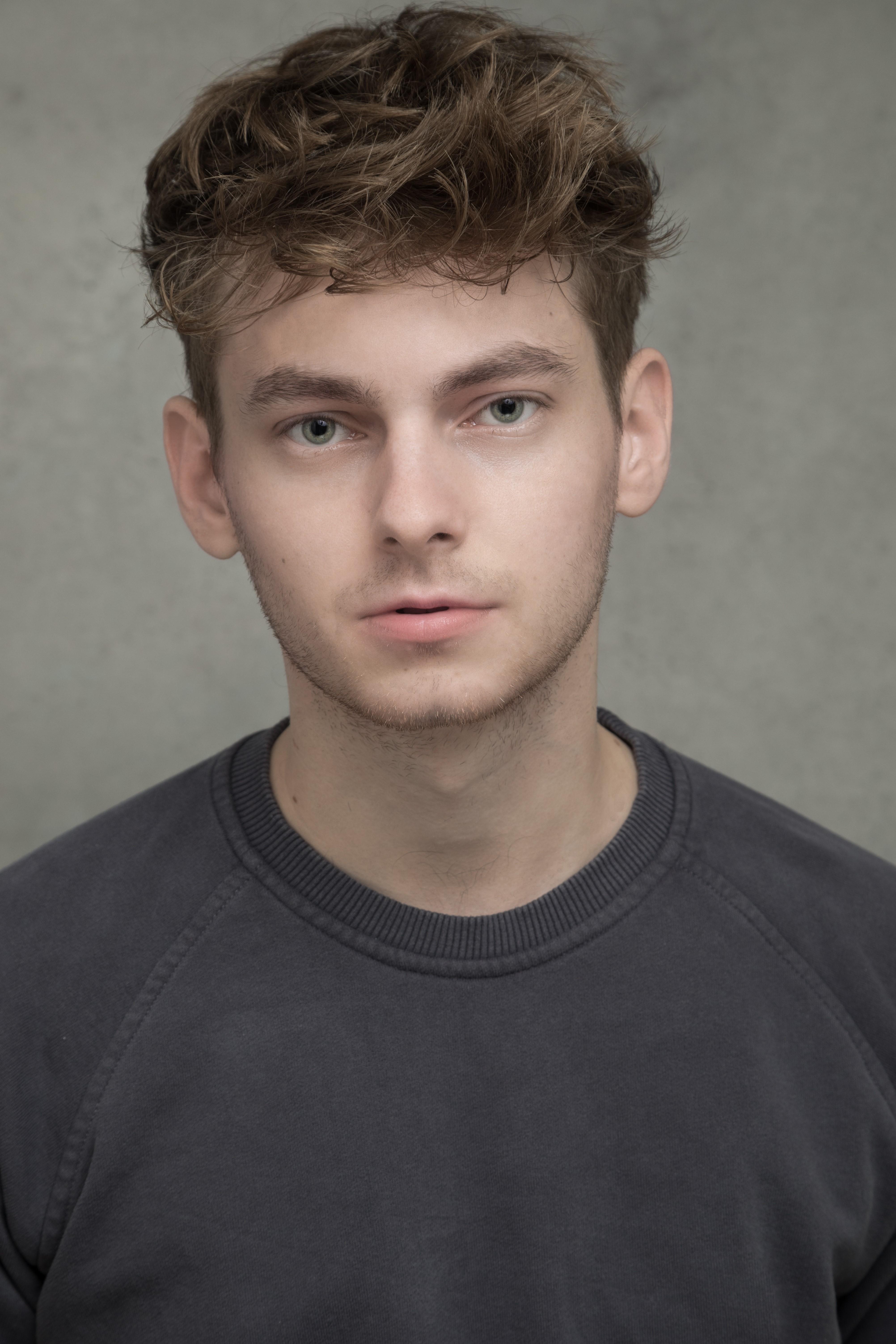 actor Ryan Adams large photo