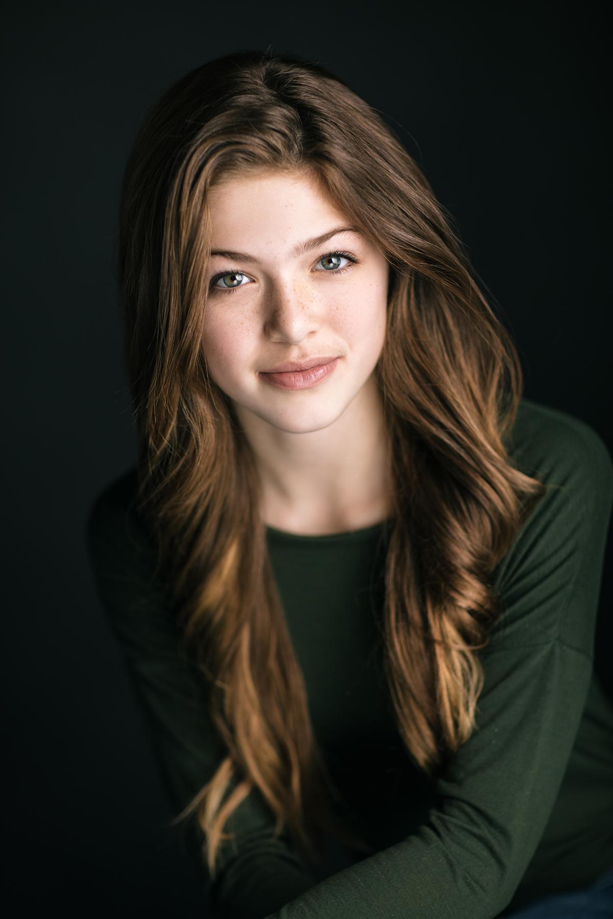 actor Maesa Nicholson large photo