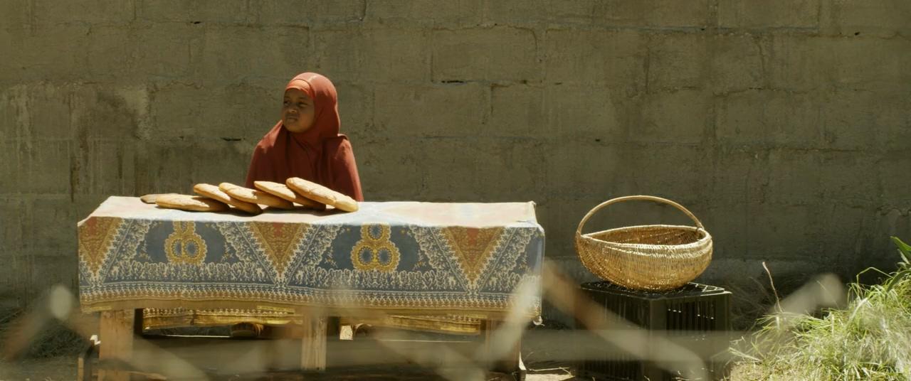 actor Aisha Takow large photo