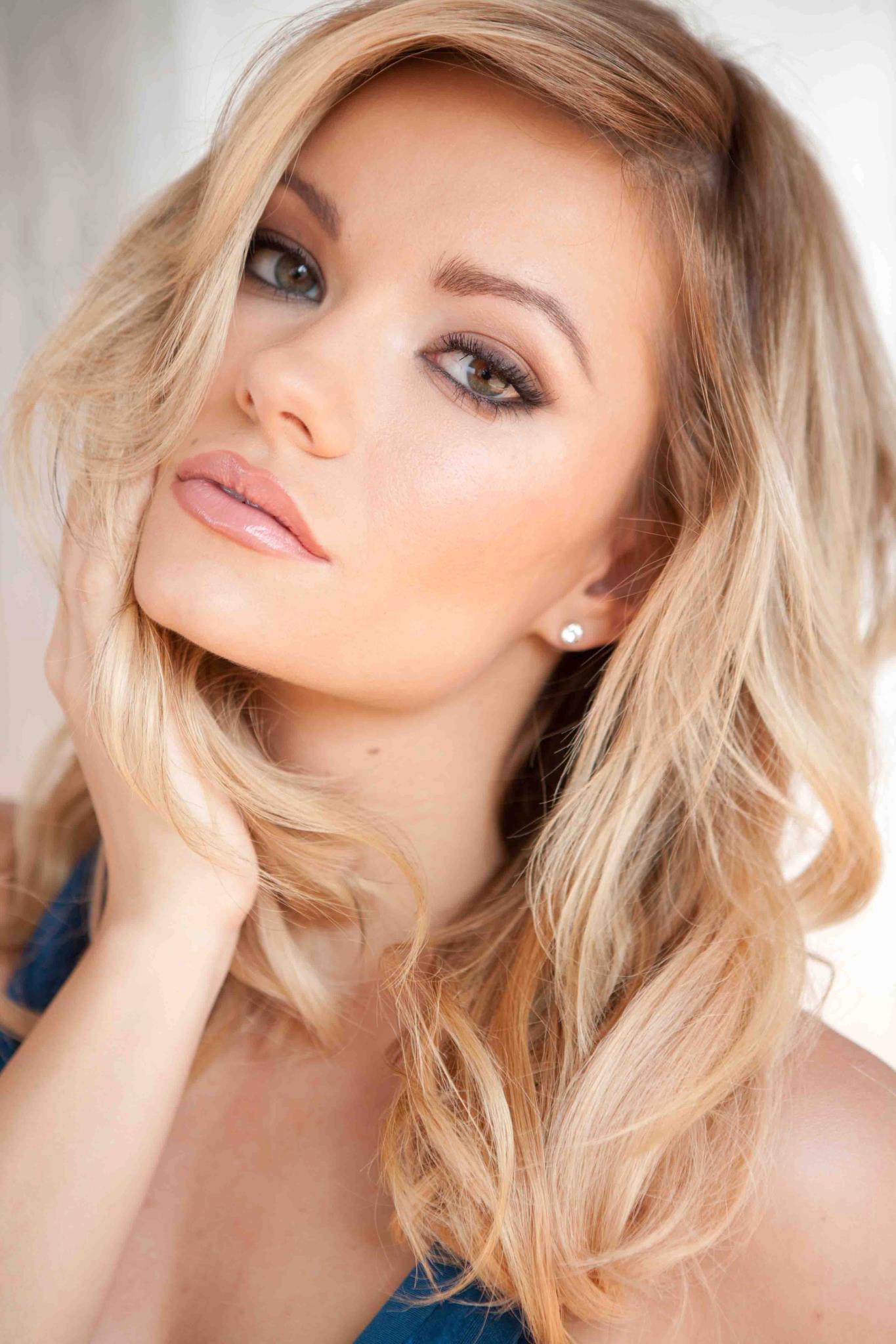 actor Caitlin O'Connor large photo