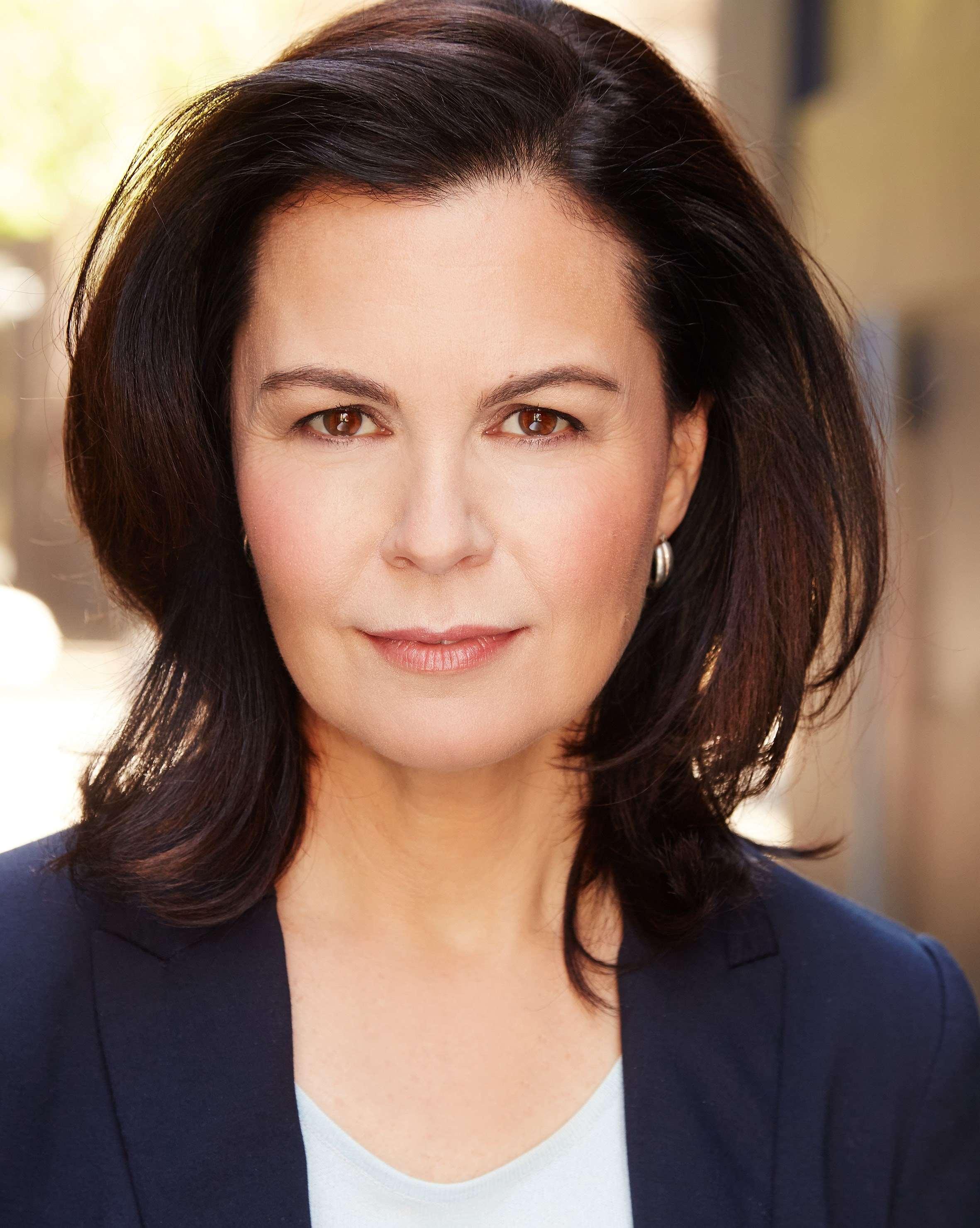 actor Katherine Hynes large photo