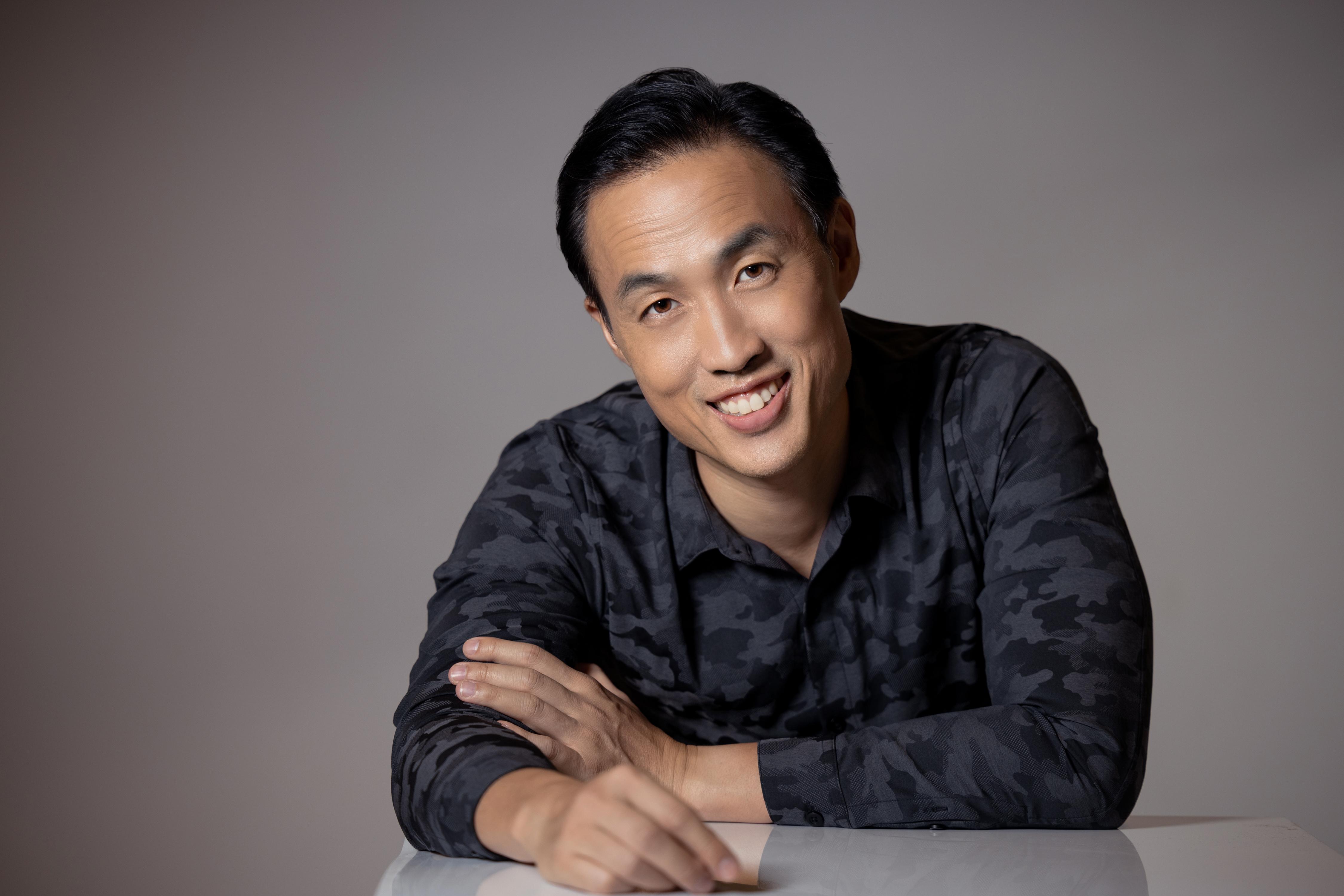 actor Derek Ting large photo